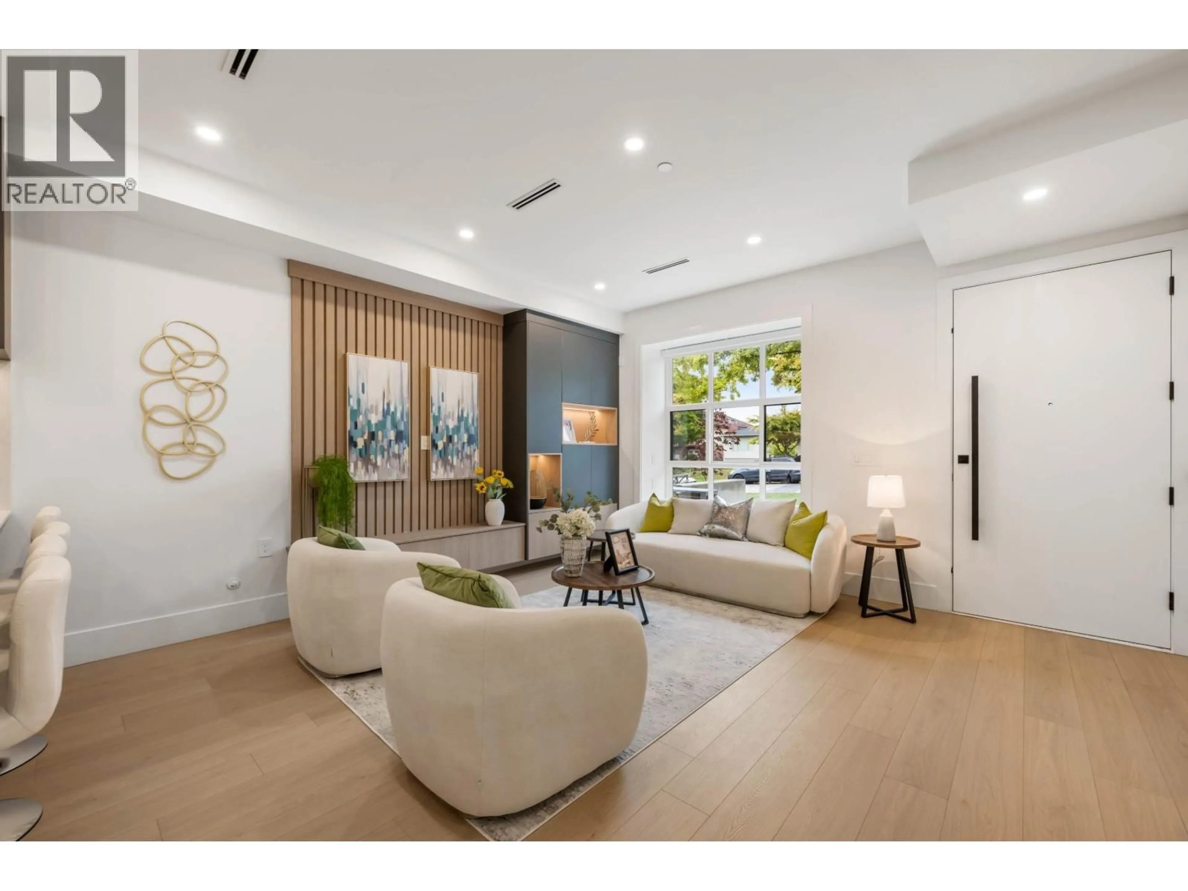 Unknown for 4 - 3065 CHARLES STREET, Vancouver British Columbia V5K3B6