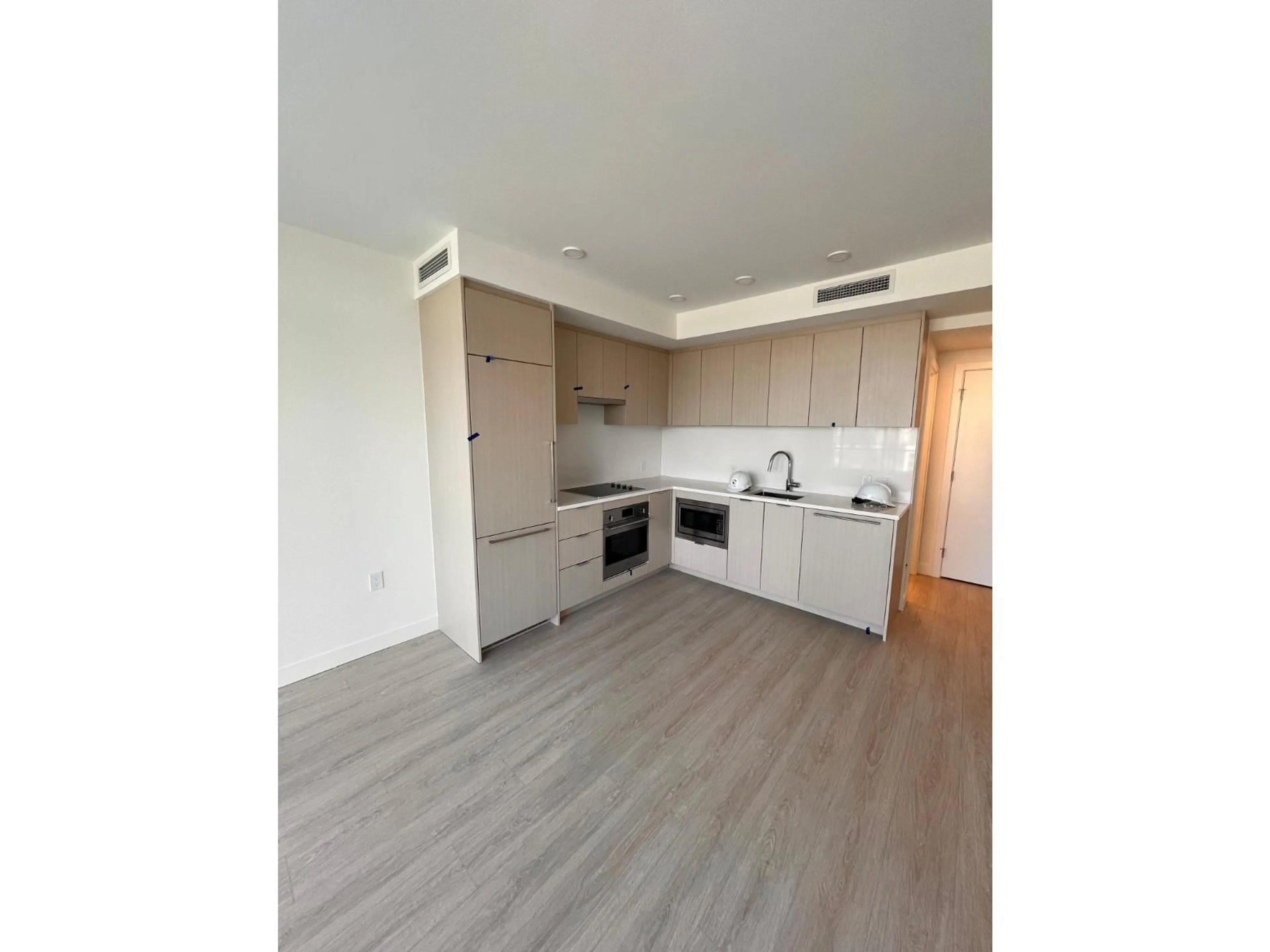 Standard kitchen, wood/laminate floor for 706 - 13675 107A AVENUE, Surrey British Columbia V3T2H2