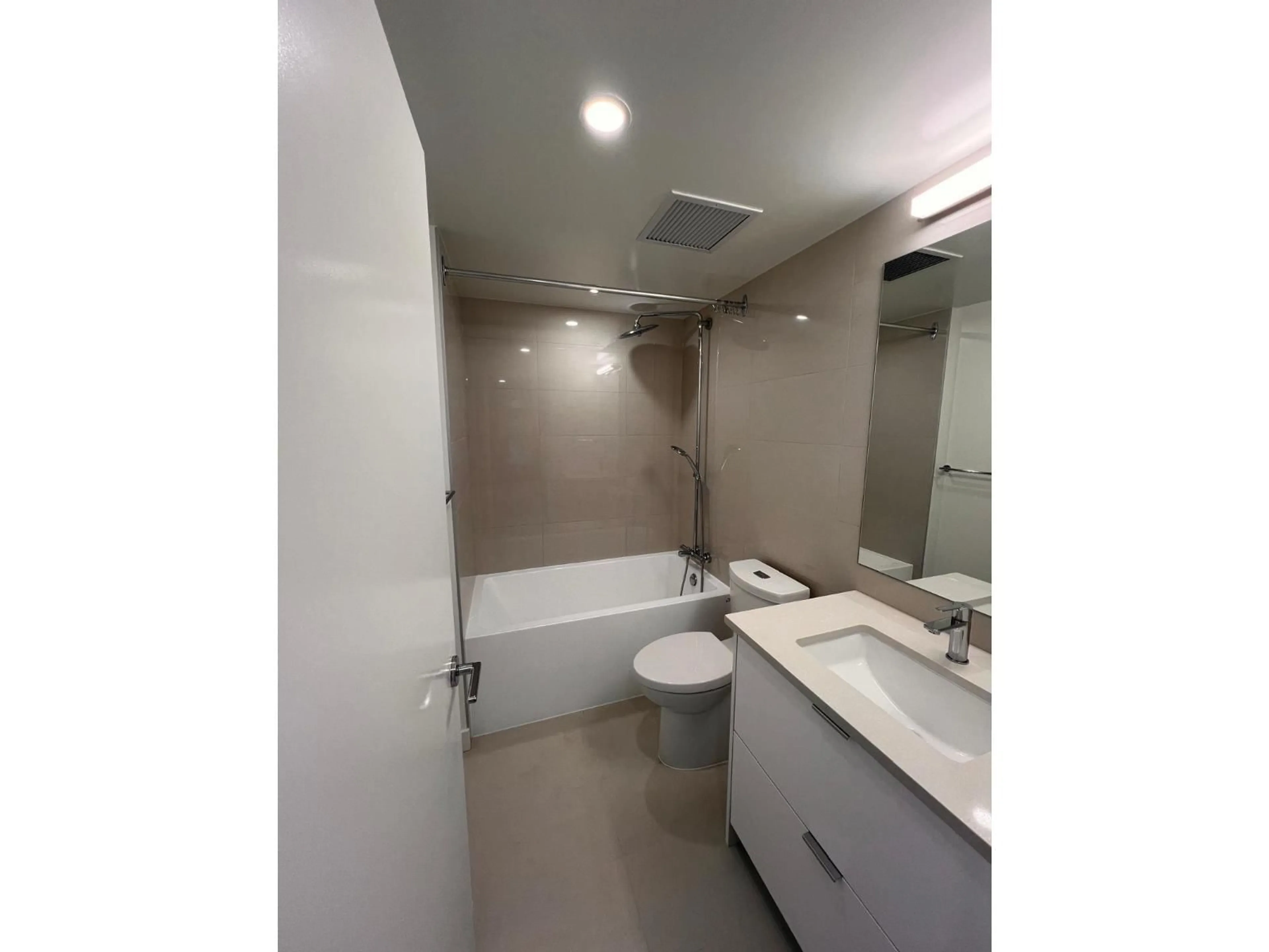 A pic of a room for 706 - 13675 107A AVENUE, Surrey British Columbia V3T2H2