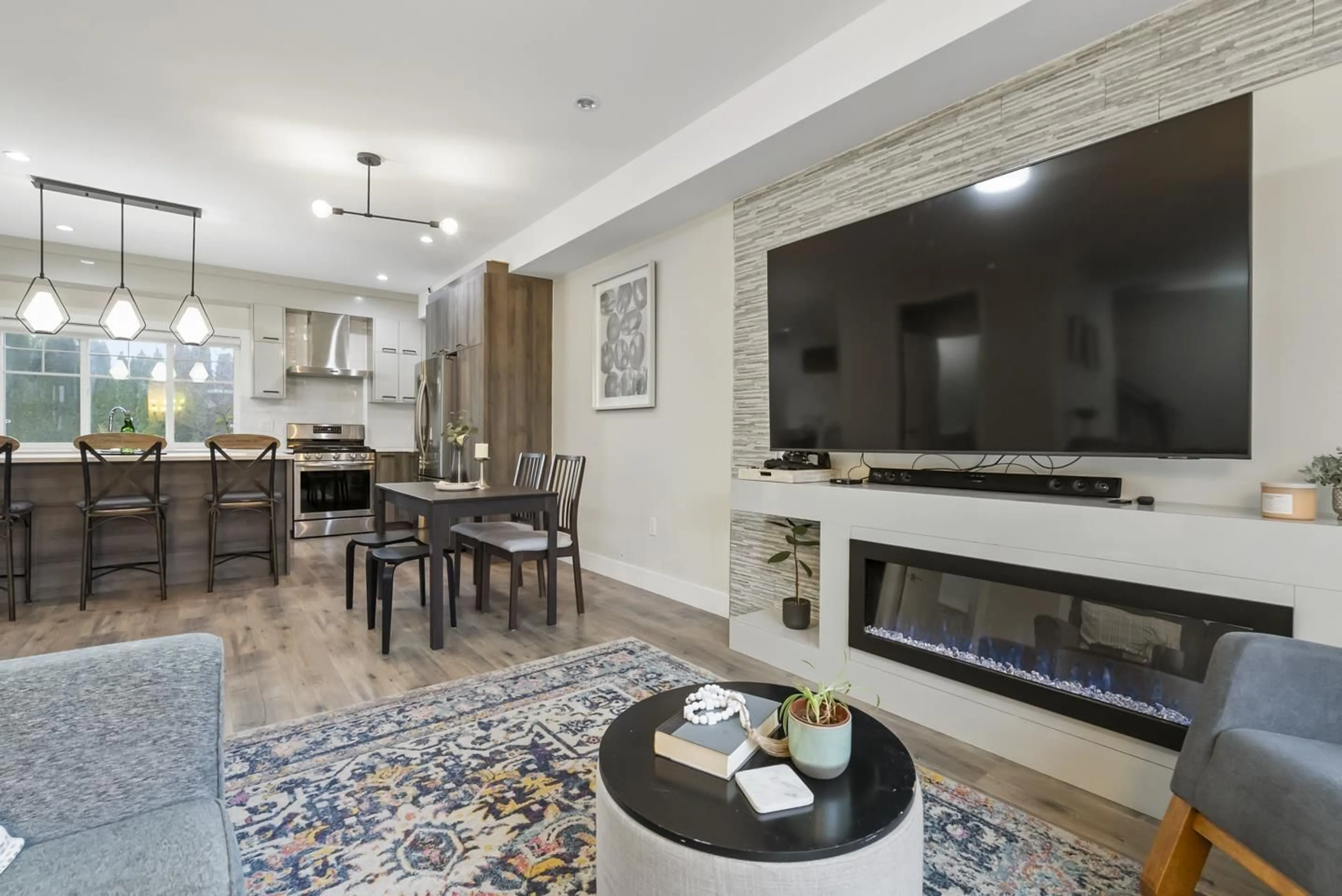 Living room with furniture, ceramic/tile floor for 10 - 11767 89A AVENUE, Delta British Columbia V4C3G8