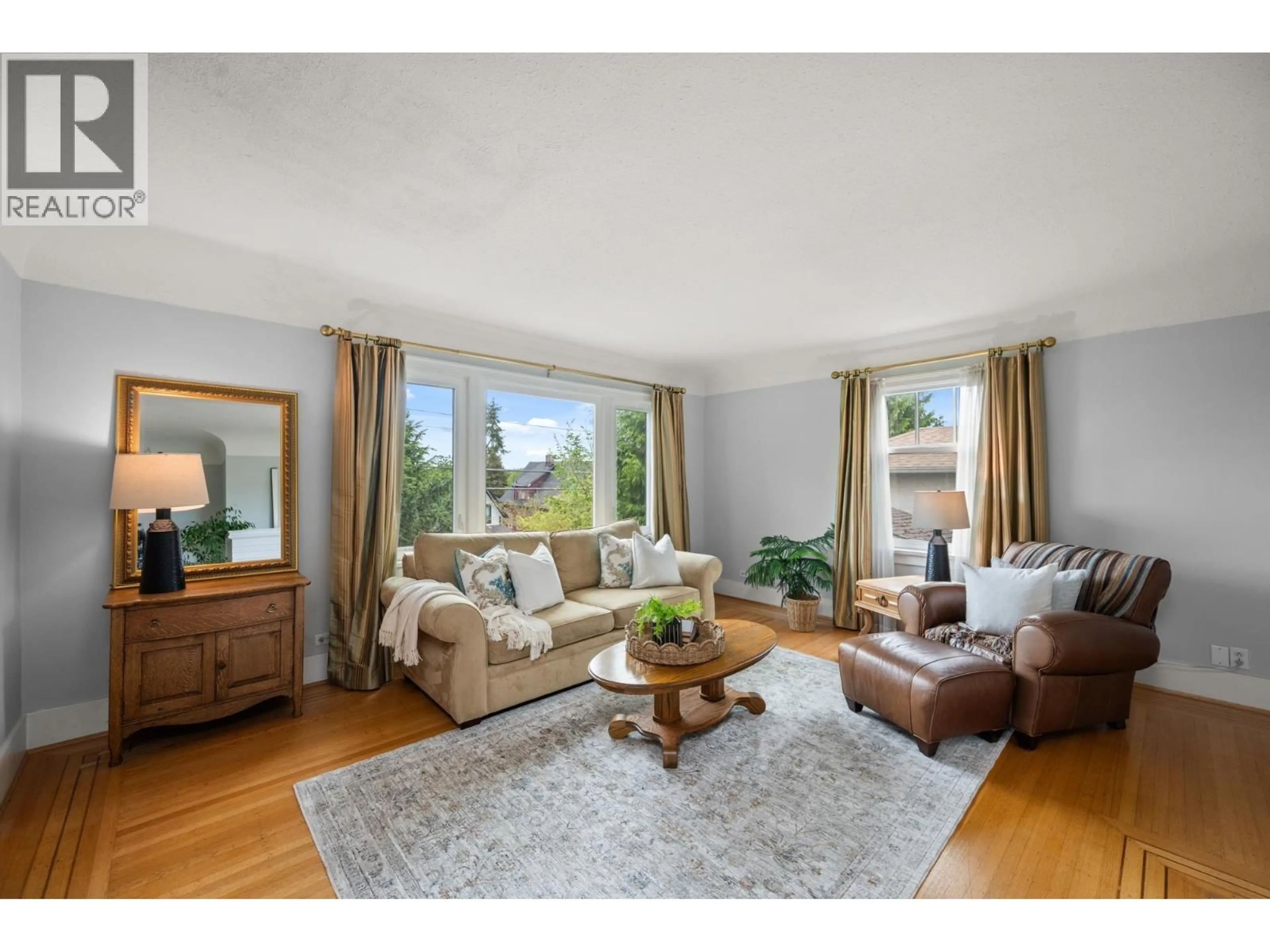 Living room with furniture, wood/laminate floor for 1509 SIXTH AVENUE, New Westminster British Columbia V3M2C5