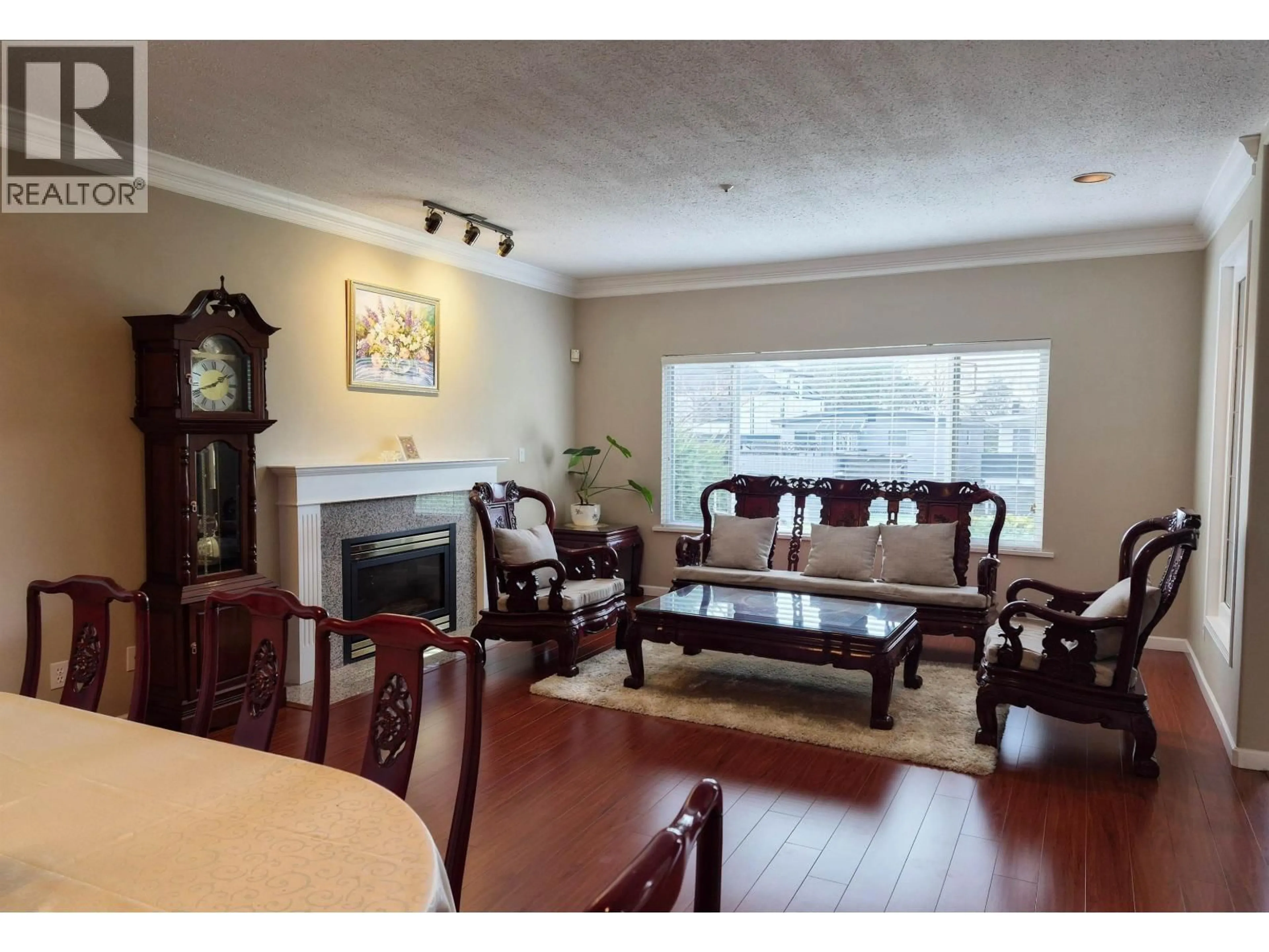 Living room with furniture, wood/laminate floor for 8162 HAIG STREET, Vancouver British Columbia V6P4R9