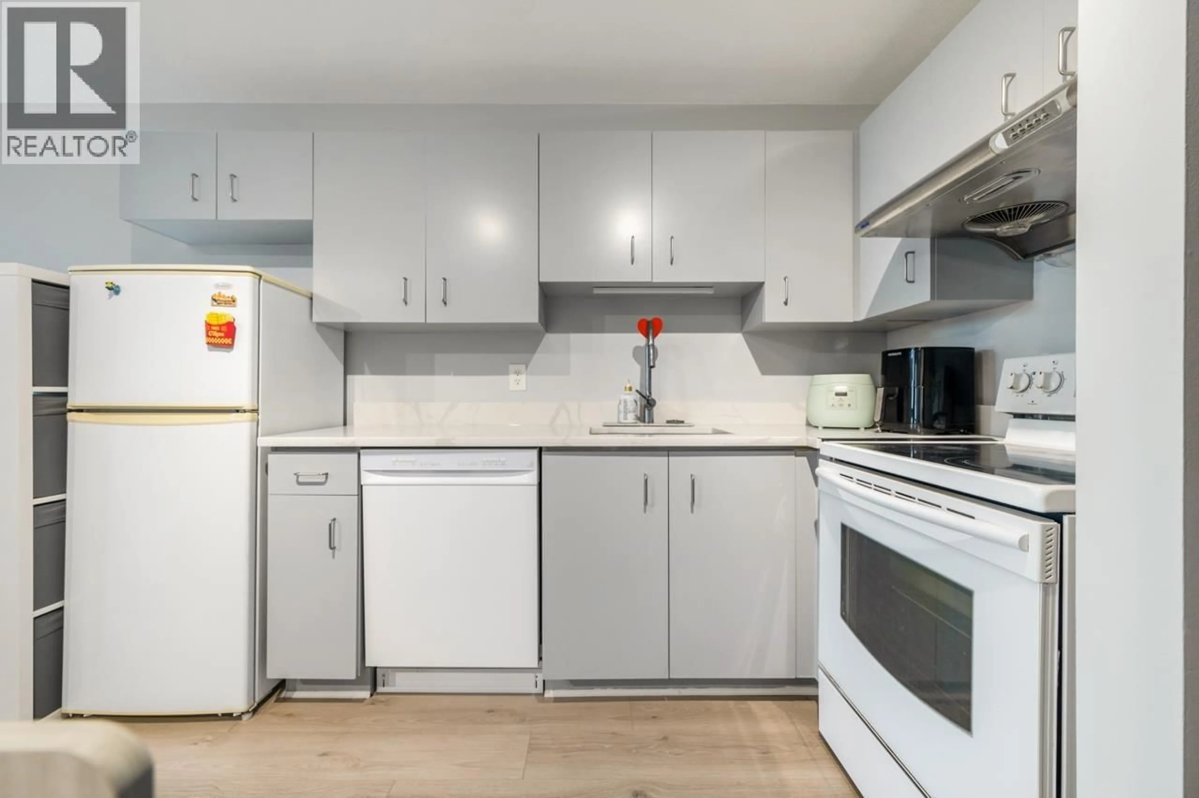 Standard kitchen, unknown for 1907 - 1238 SEYMOUR STREET, Vancouver British Columbia V6B6J3