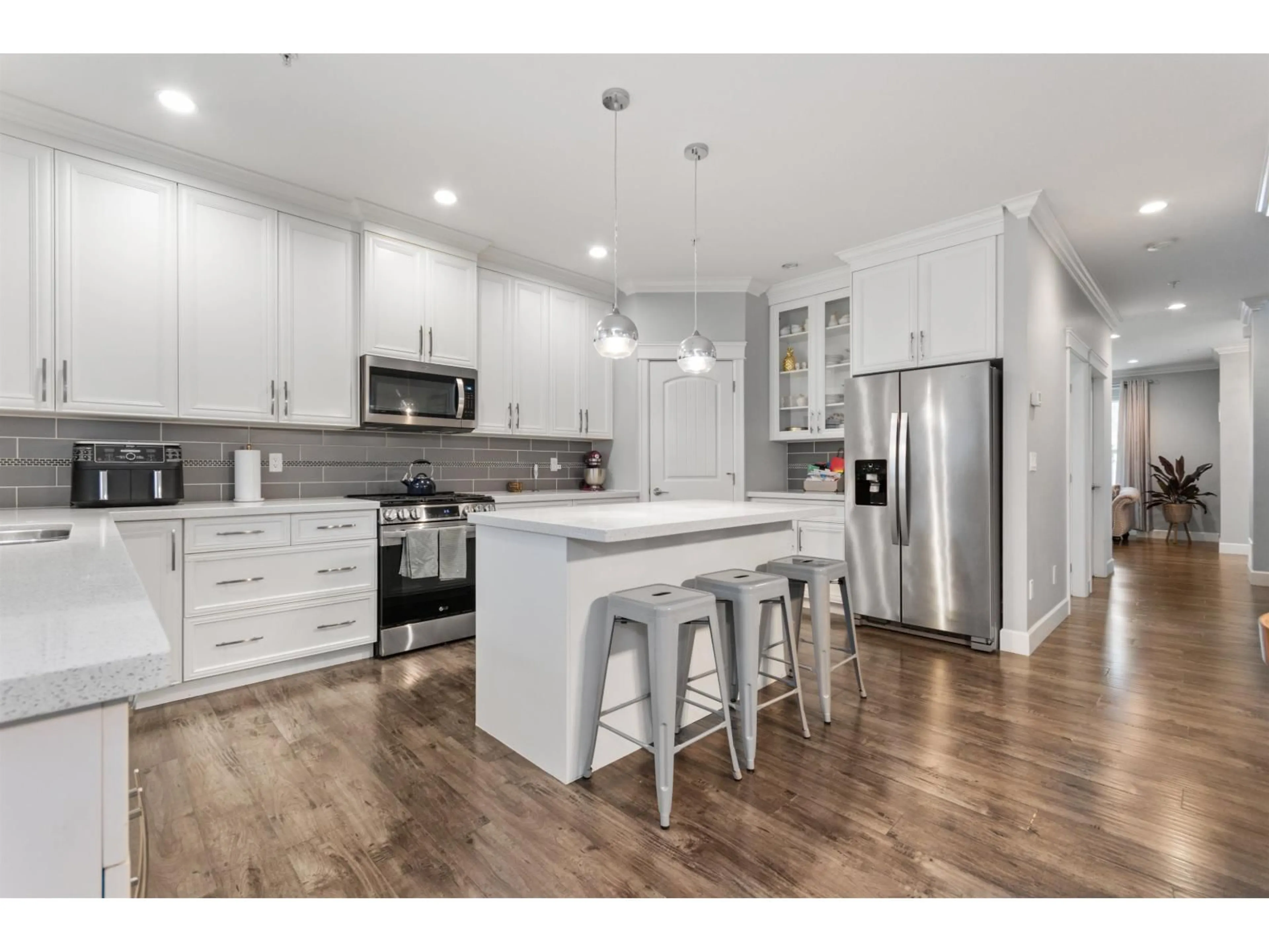 Open concept kitchen, wood/laminate floor for 44763 ANGLERS BOULEVARD, Chilliwack British Columbia V2R0X7