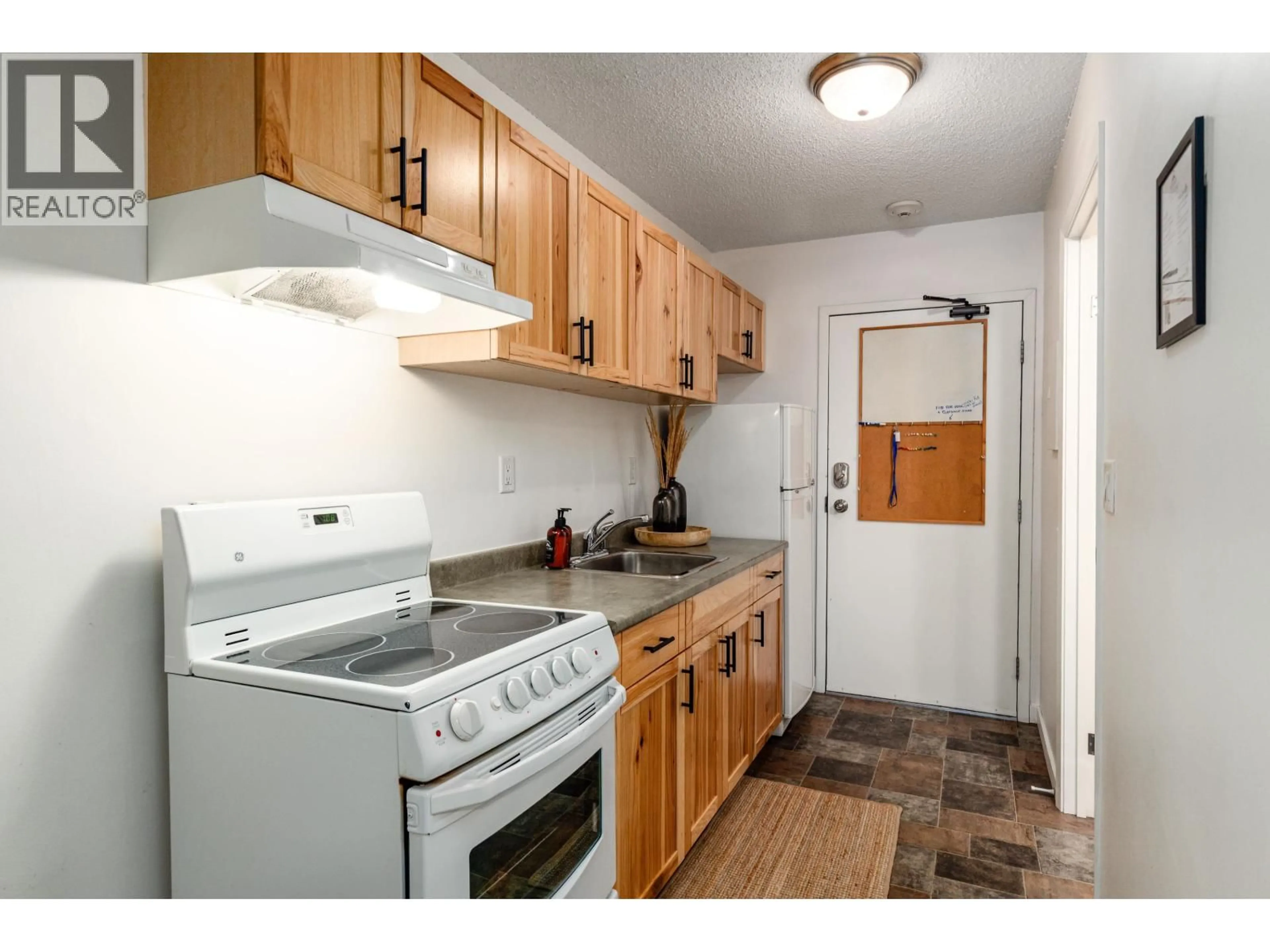 Standard kitchen, unknown for 307 - 2021 KAREN CRESCENT, Whistler British Columbia V8E0H1