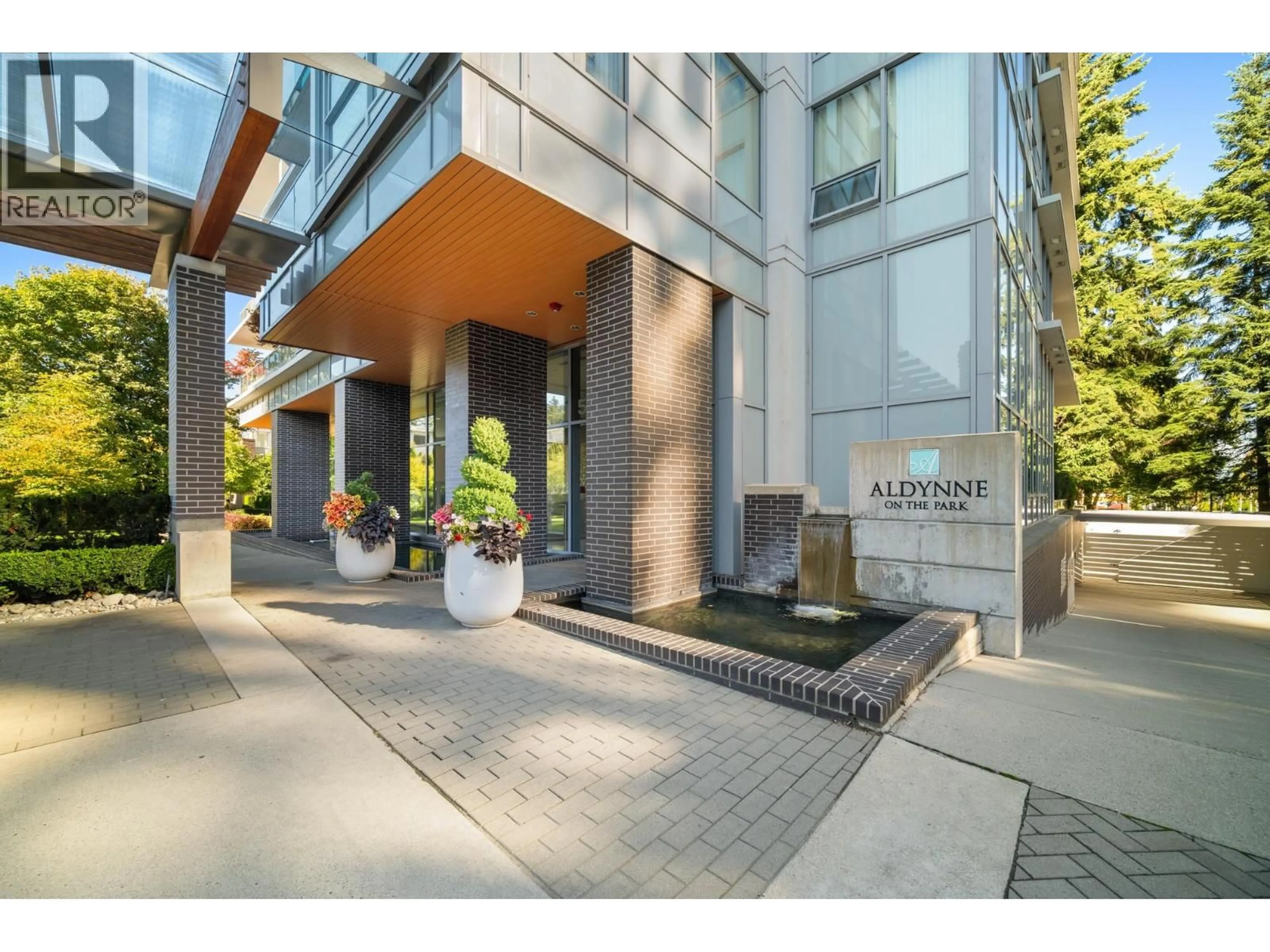 Indoor foyer for 3707 - 5883 BARKER AVENUE, Burnaby British Columbia V5H0G4