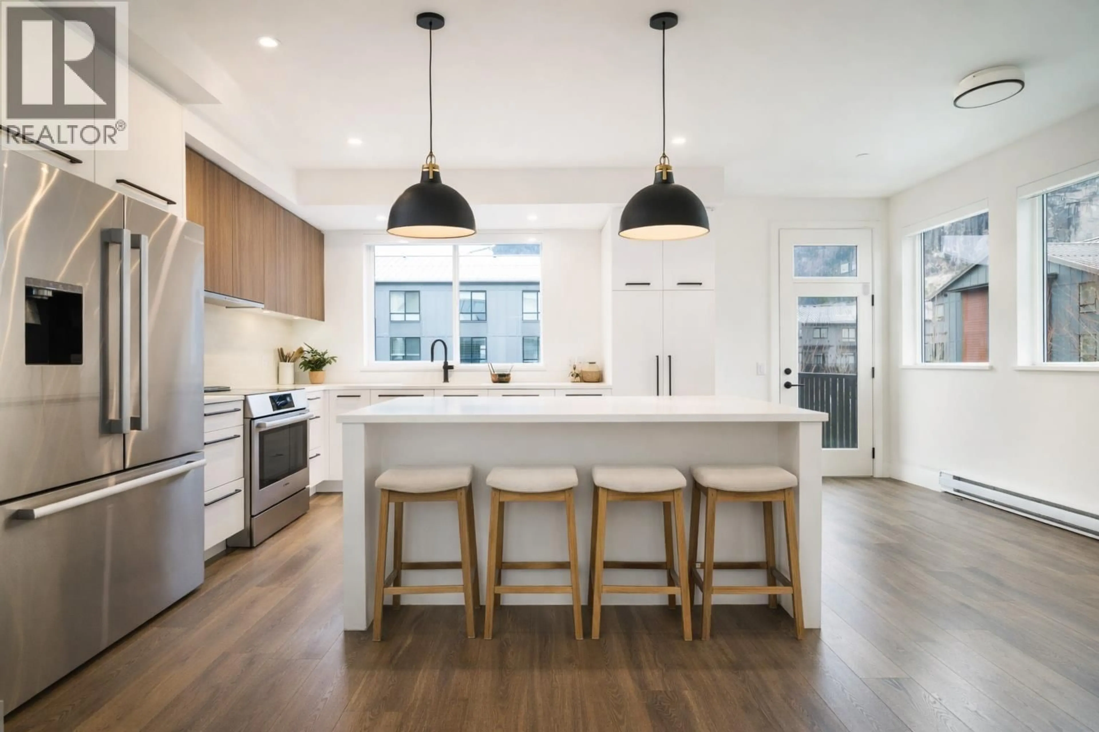 Open concept kitchen, unknown for 38035 HELM WAY, Squamish British Columbia V8B2A1