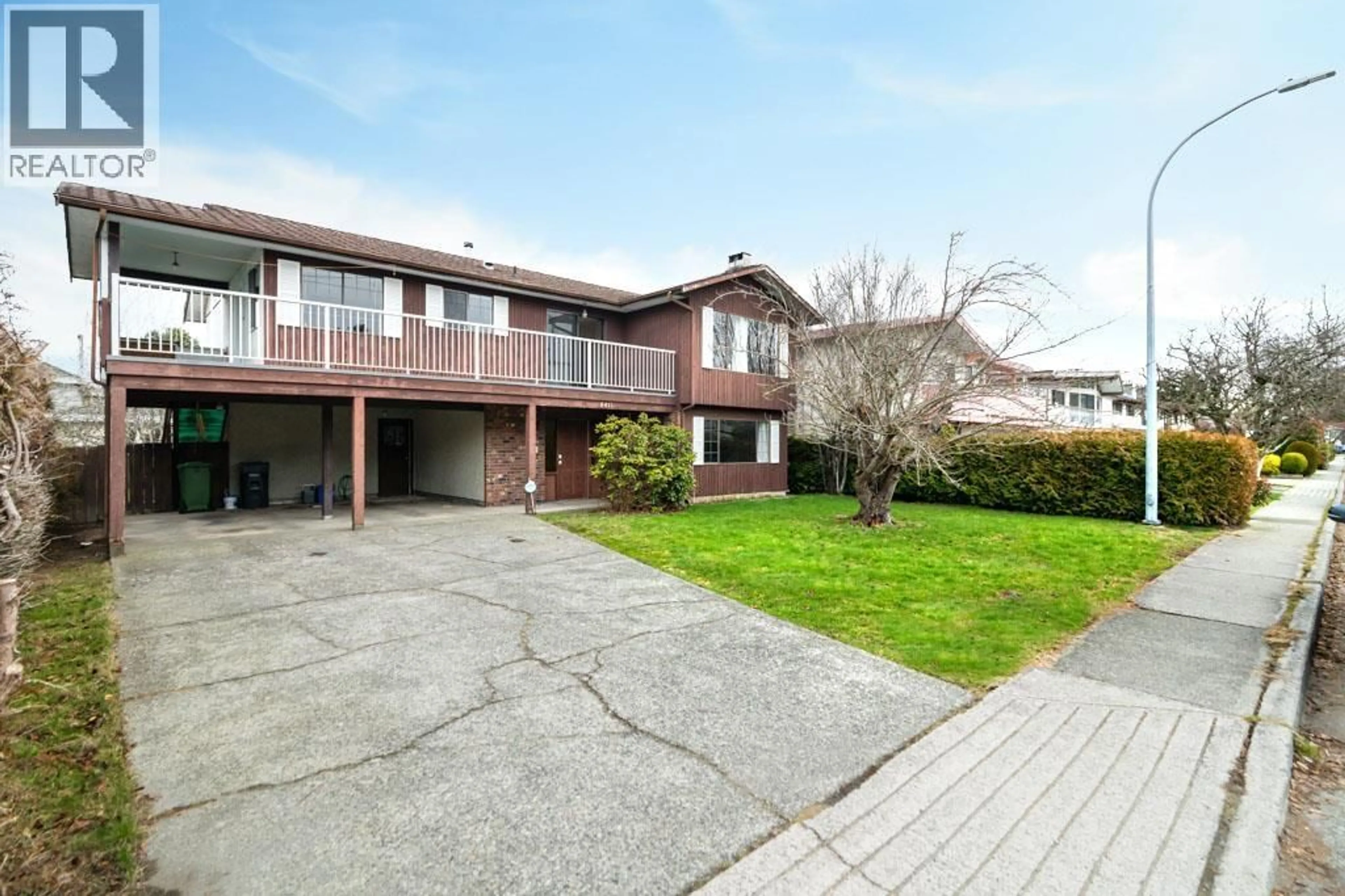 A pic from outside/outdoor area/front of a property/back of a property/a pic from drone, street for 8411 RIDEAU DRIVE, Richmond British Columbia V7A4M6