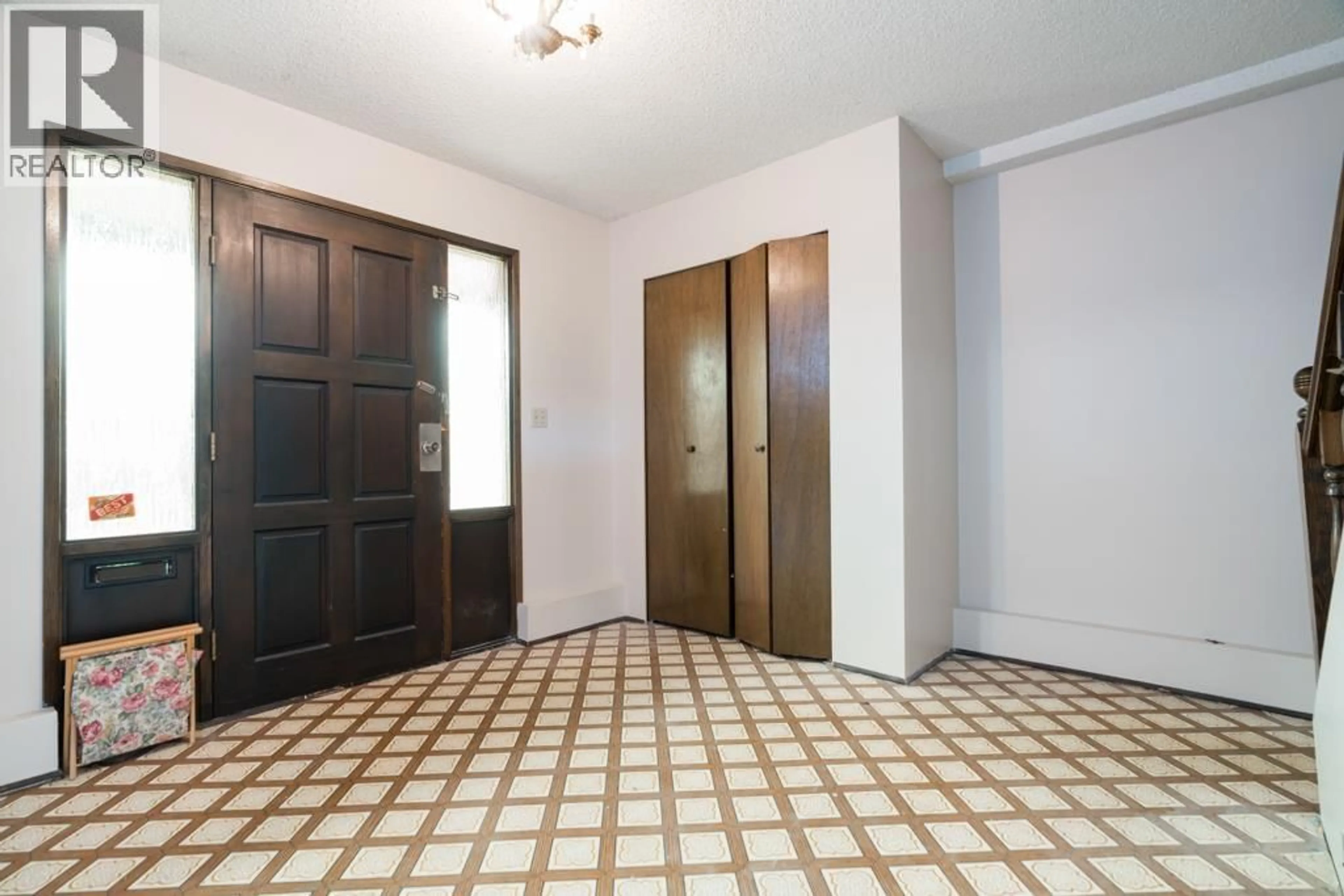 Indoor foyer for 8411 RIDEAU DRIVE, Richmond British Columbia V7A4M6