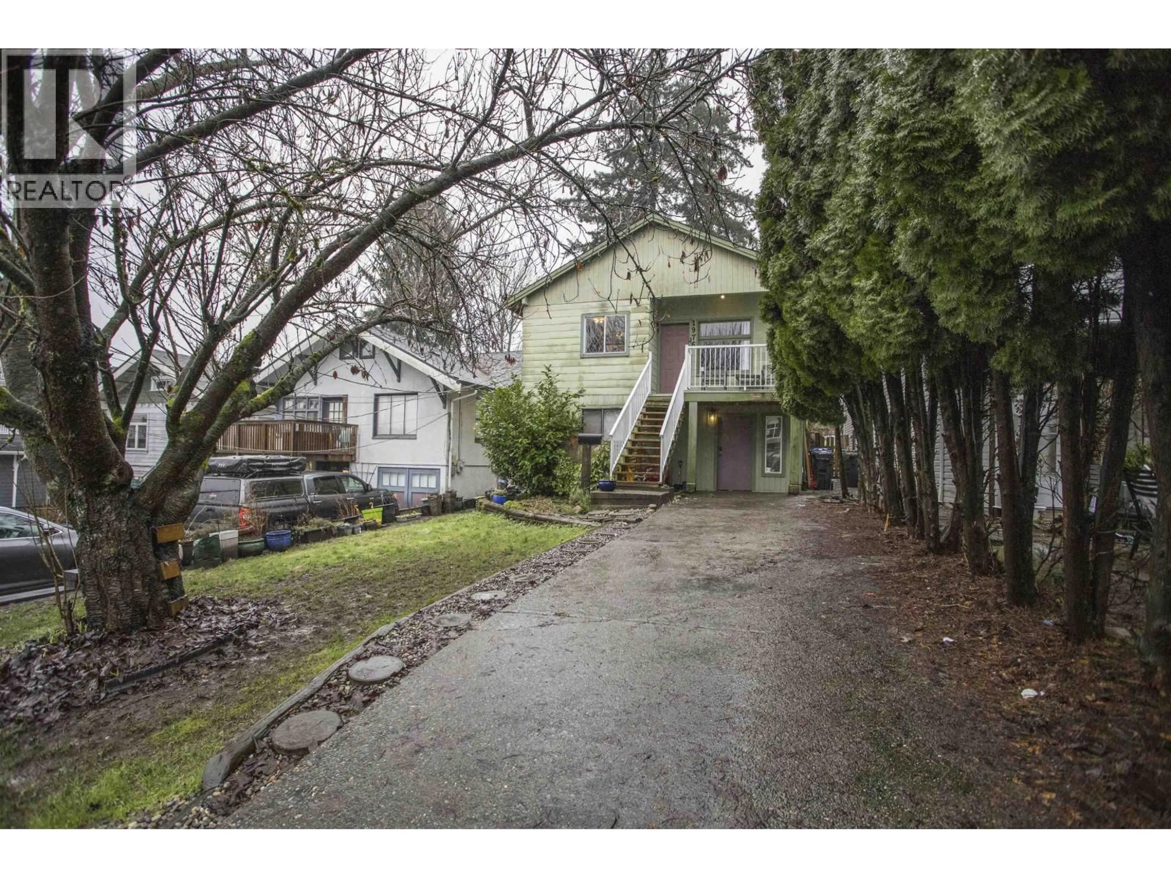 A pic from outside/outdoor area/front of a property/back of a property/a pic from drone, street for 1976 WARWICK AVENUE, Port Coquitlam British Columbia V3C1L6