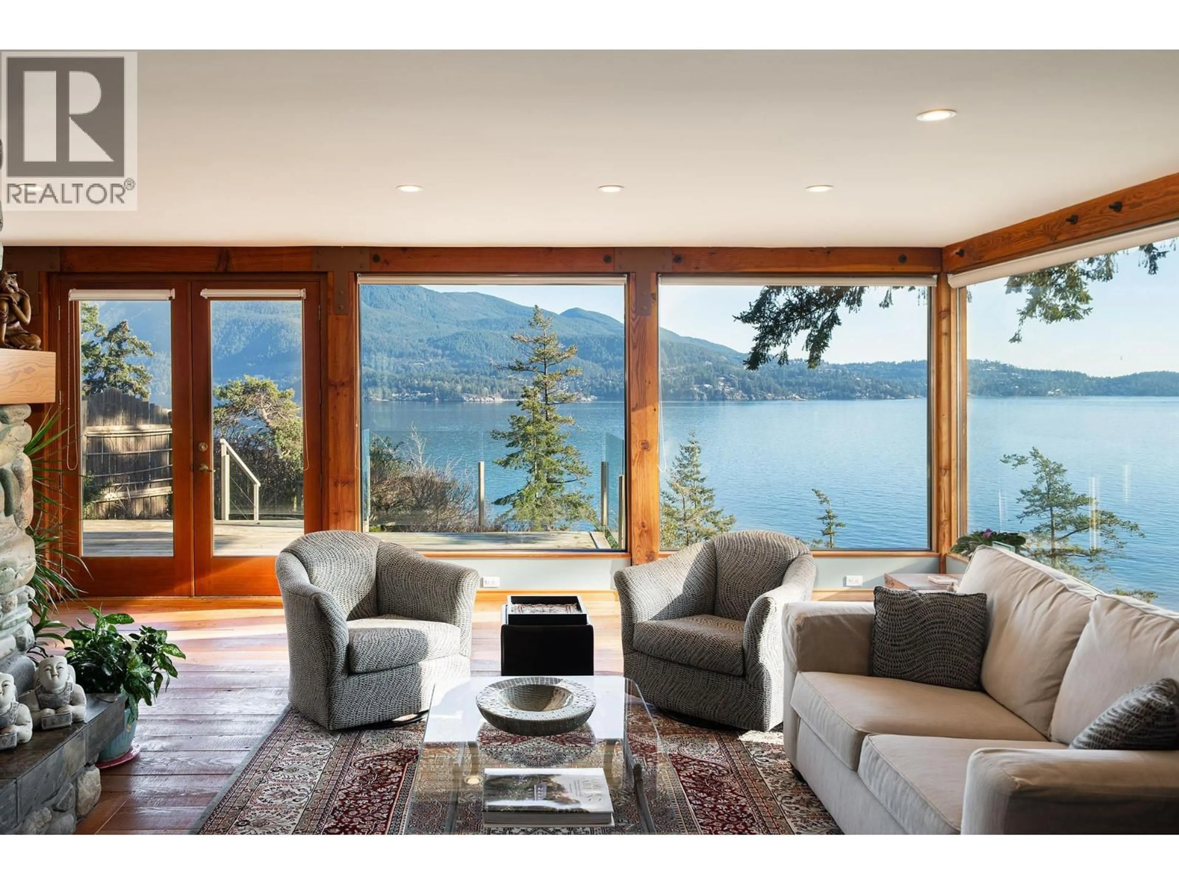 Living room with furniture, wood/laminate floor for 835 HUMMINGBIRD LANE, Bowen Island British Columbia V0N1G1