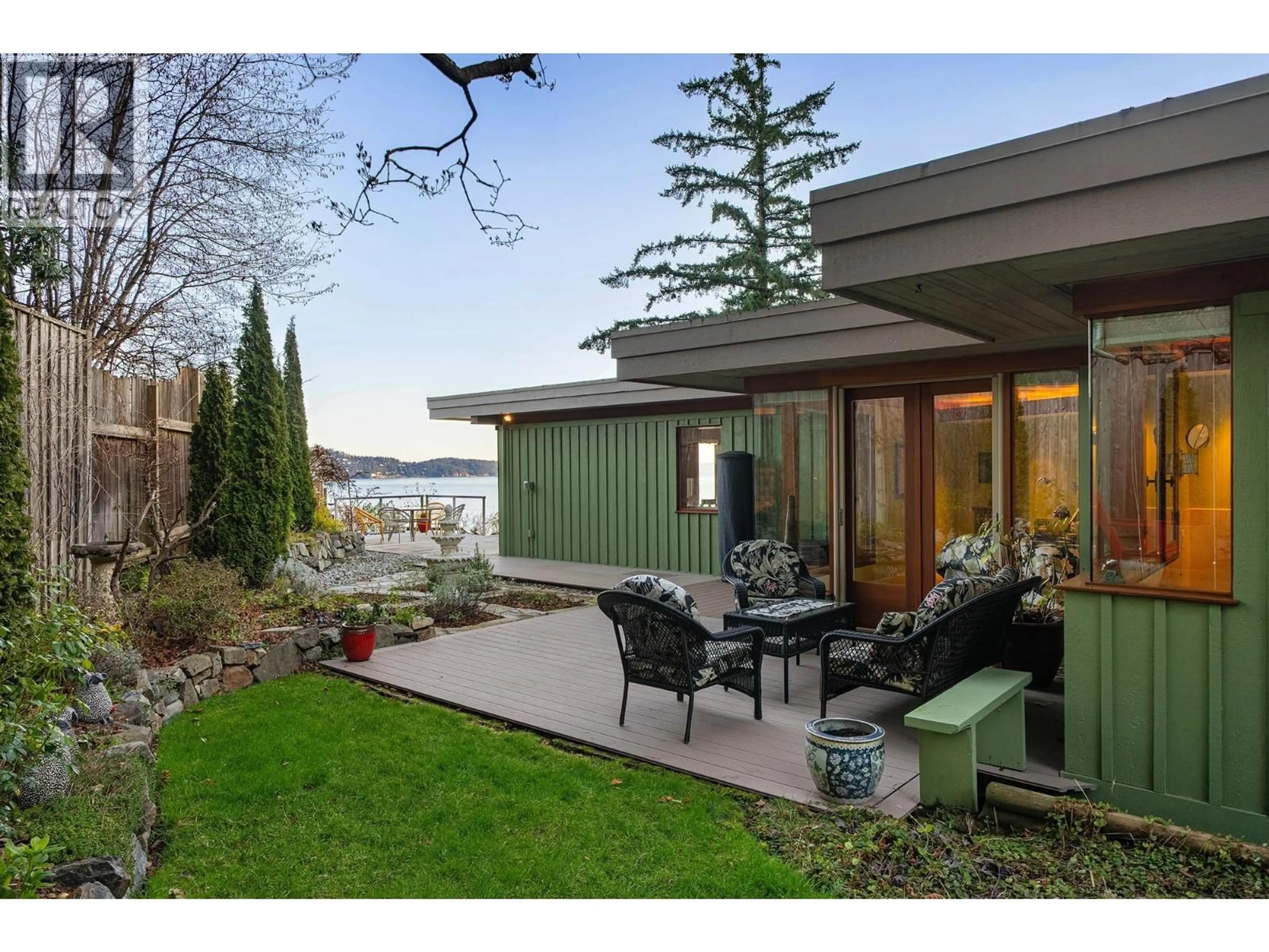 Patio, water/lake/river/ocean view for 835 HUMMINGBIRD LANE, Bowen Island British Columbia V0N1G1