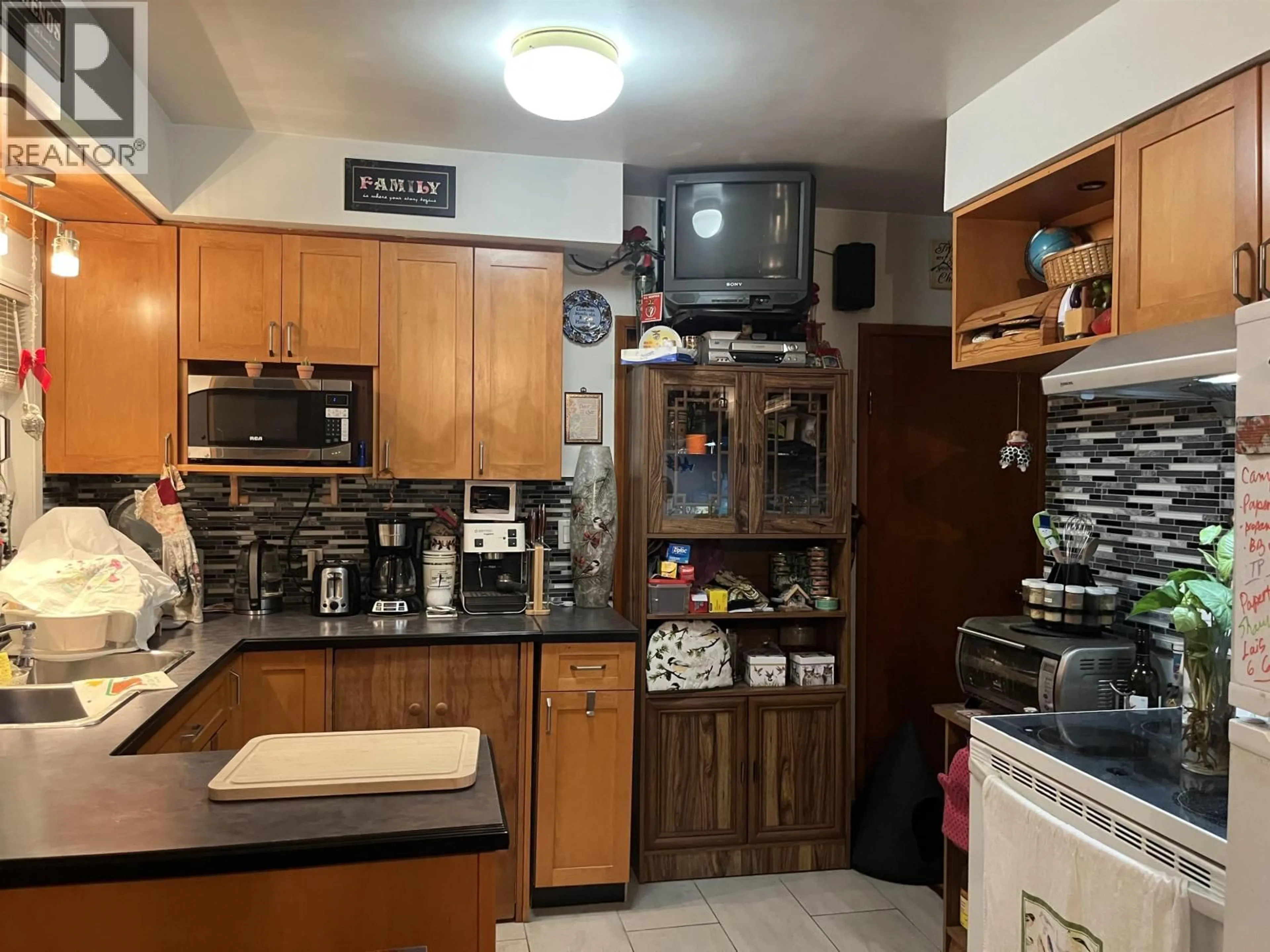 Standard kitchen, unknown for 4042 NOOTKA STREET, Vancouver British Columbia V5R2E2