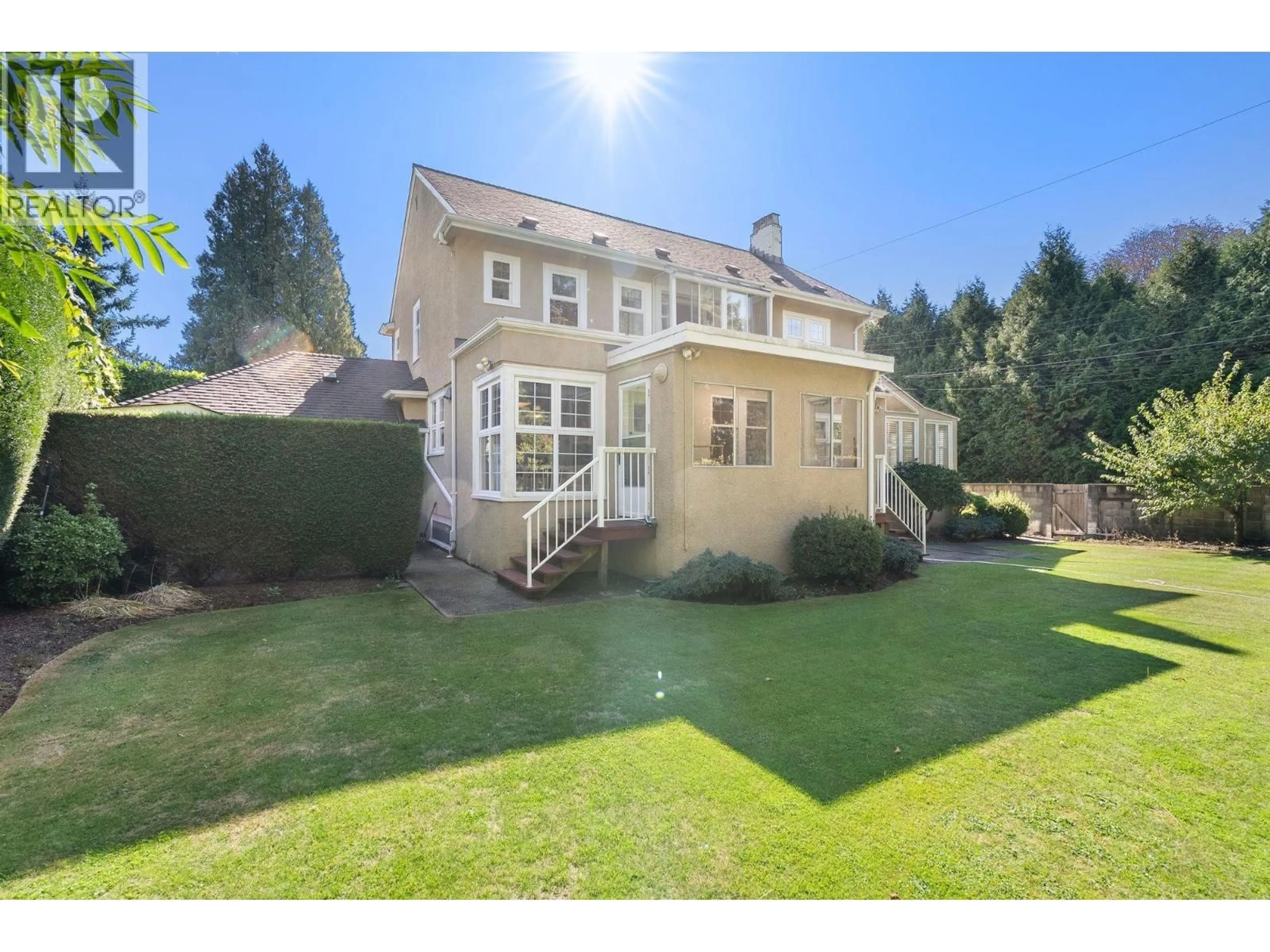 A pic from outside/outdoor area/front of a property/back of a property/a pic from drone, street for 1537 40TH AVENUE, Vancouver British Columbia V6M1V7