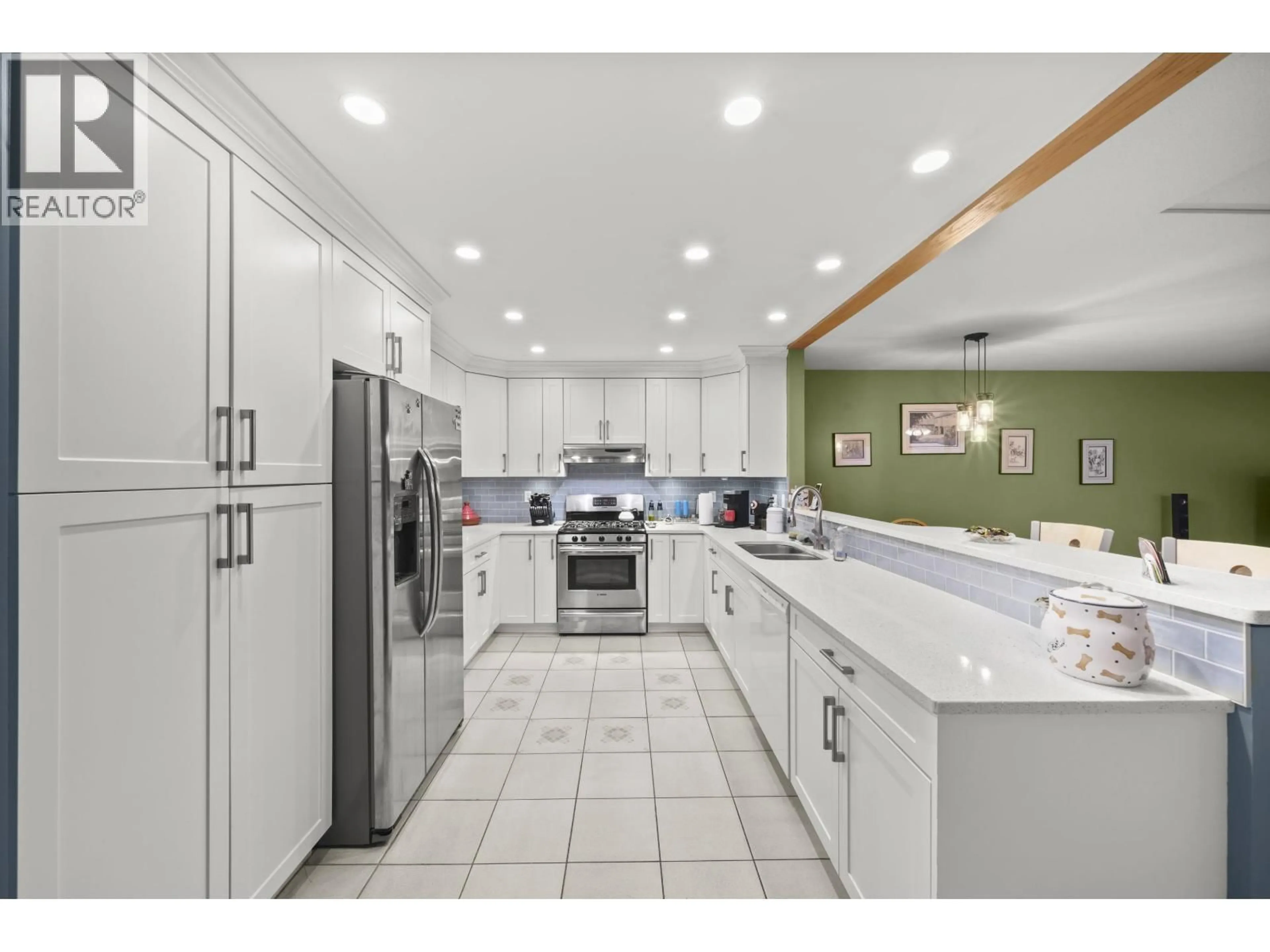 Open concept kitchen, ceramic/tile floor for 19607 SOMERSET DRIVE, Pitt Meadows British Columbia V3Y2L4