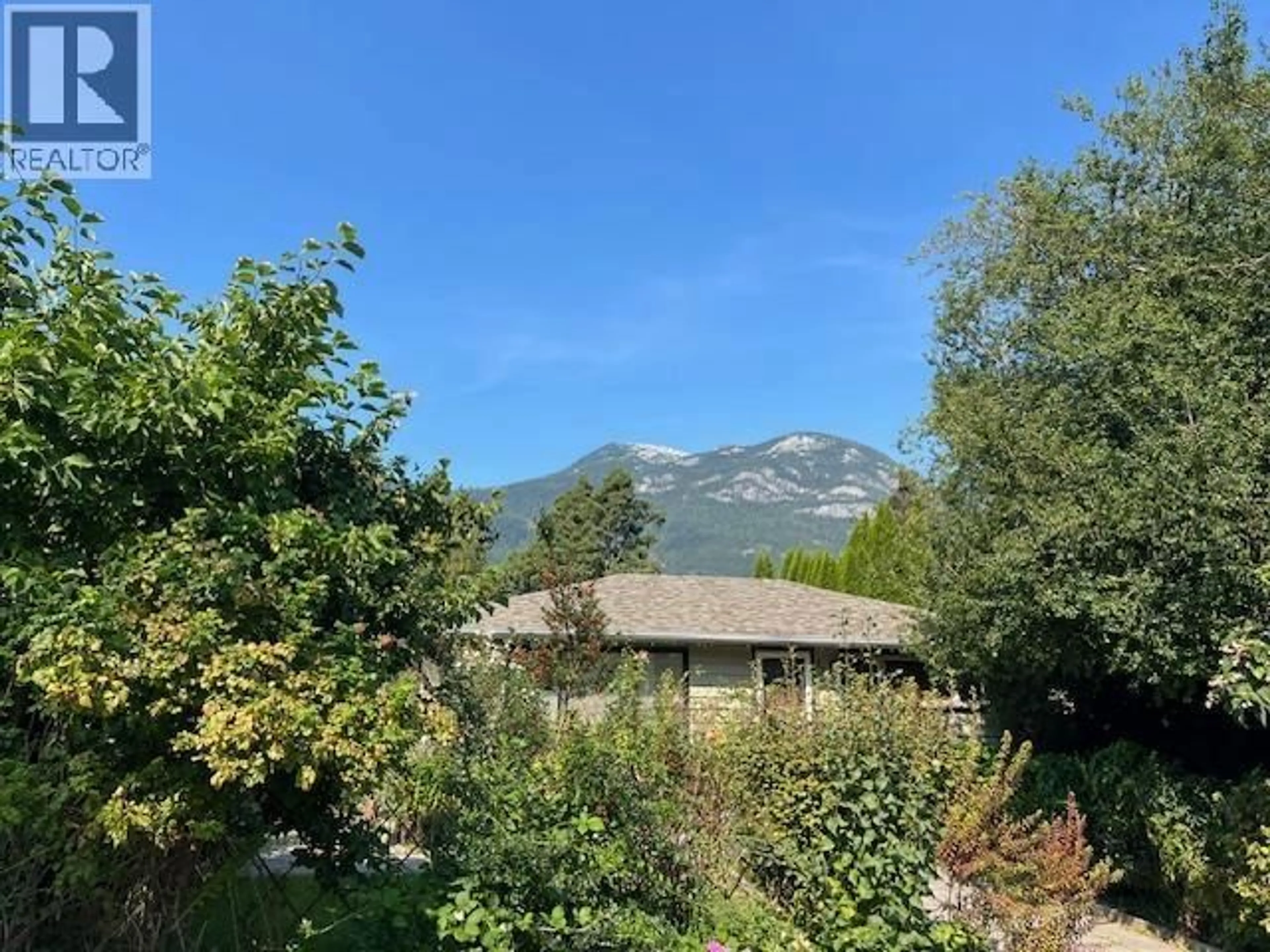 A pic from outside/outdoor area/front of a property/back of a property/a pic from drone, mountain view for 37963 FOURTH AVENUE, Squamish British Columbia V8B0B7