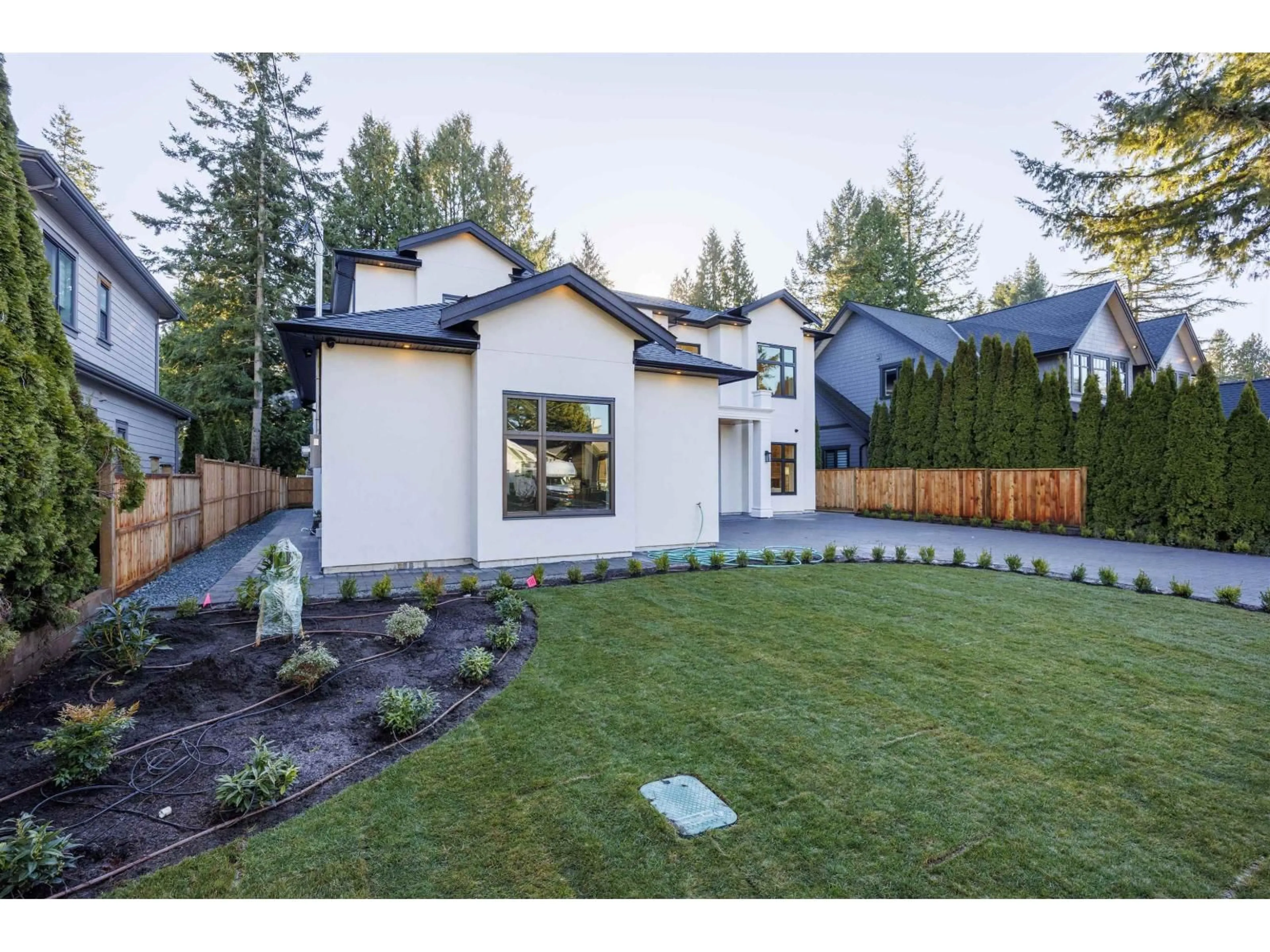 Unknown for 13030 15 AVENUE, Surrey British Columbia V4A1K7