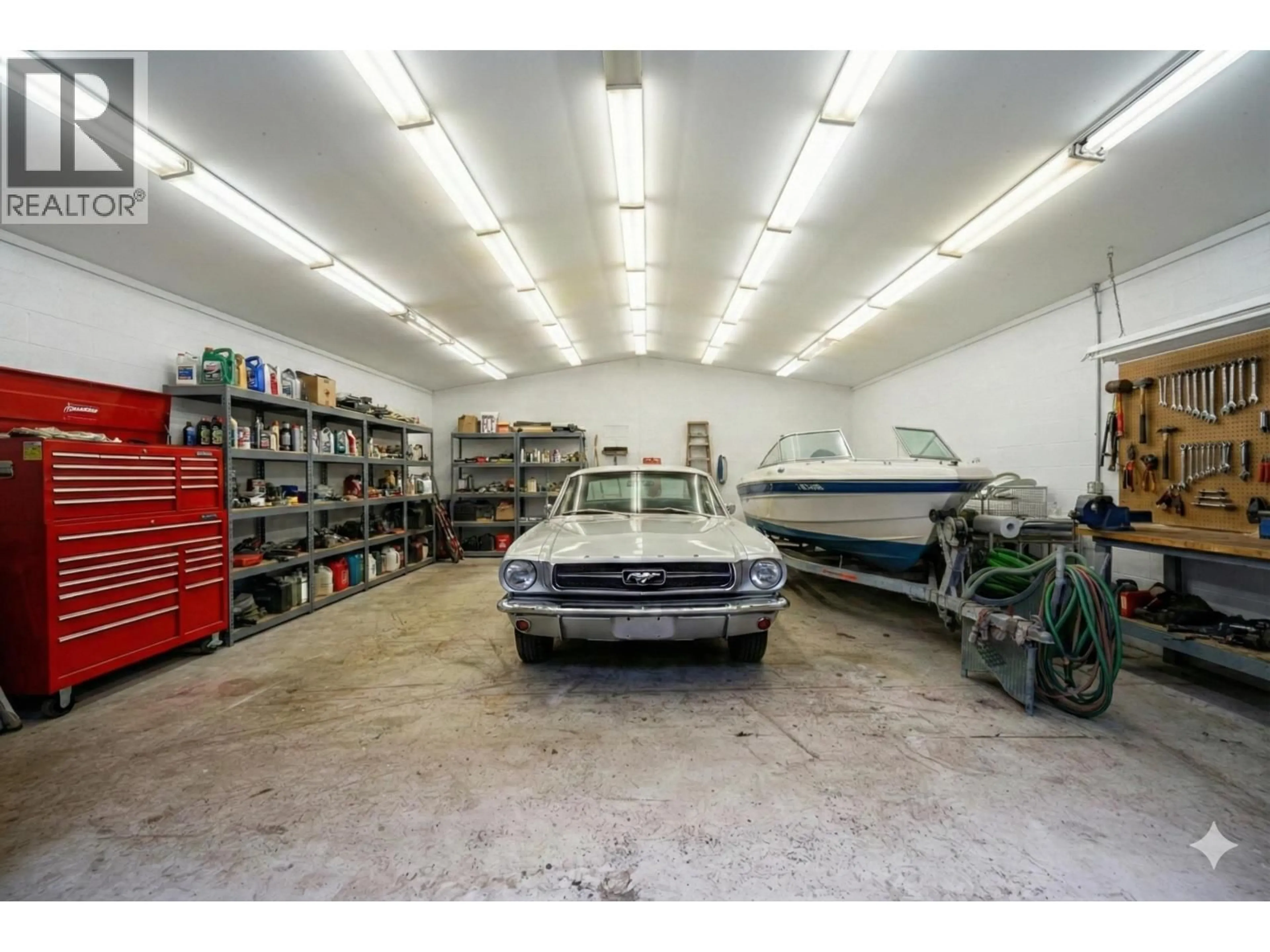 Indoor garage for 2266 SWINBURNE AVENUE, North Vancouver British Columbia V7H1L1