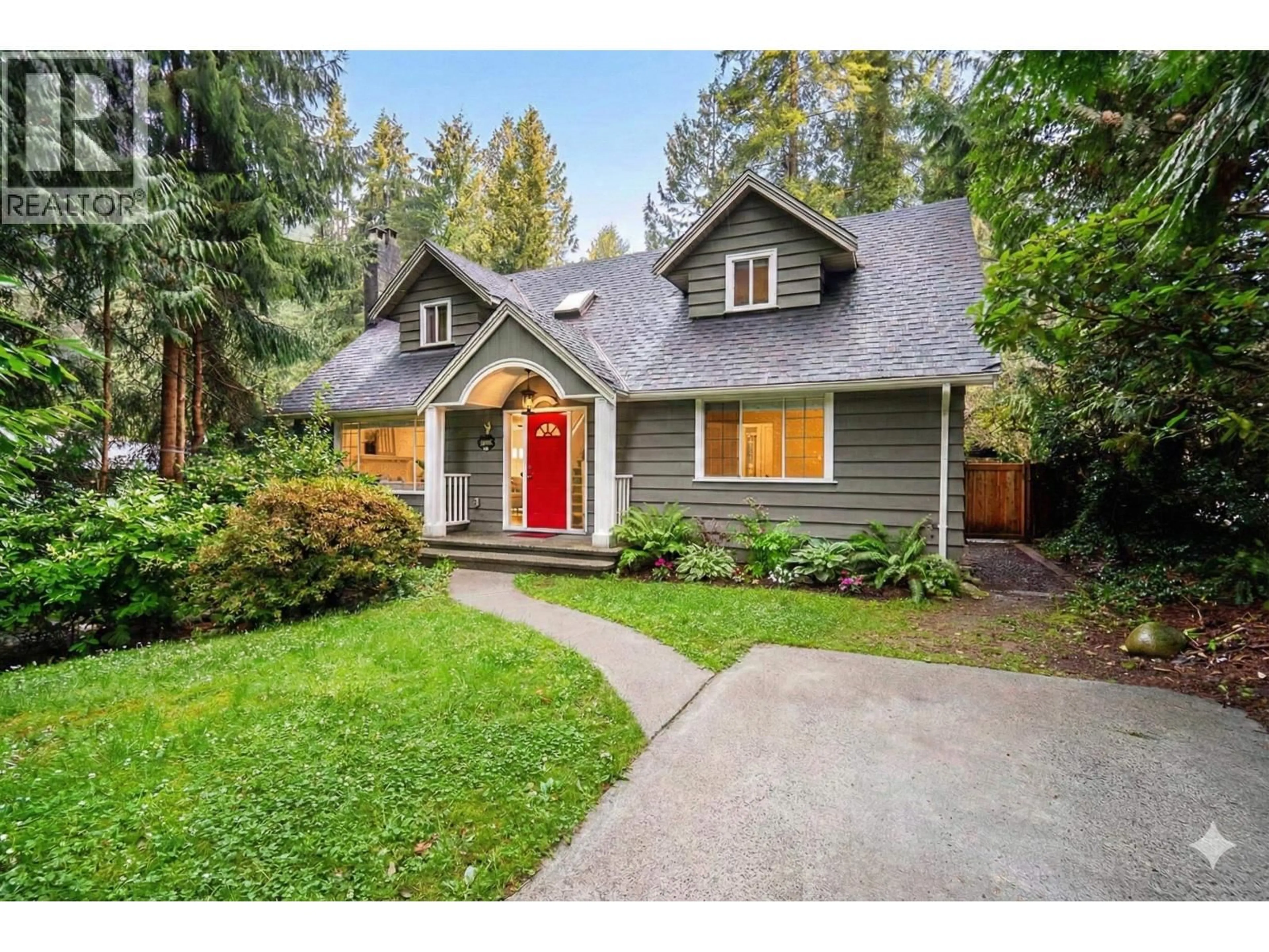 Home with vinyl exterior material, street for 2266 SWINBURNE AVENUE, North Vancouver British Columbia V7H1L1