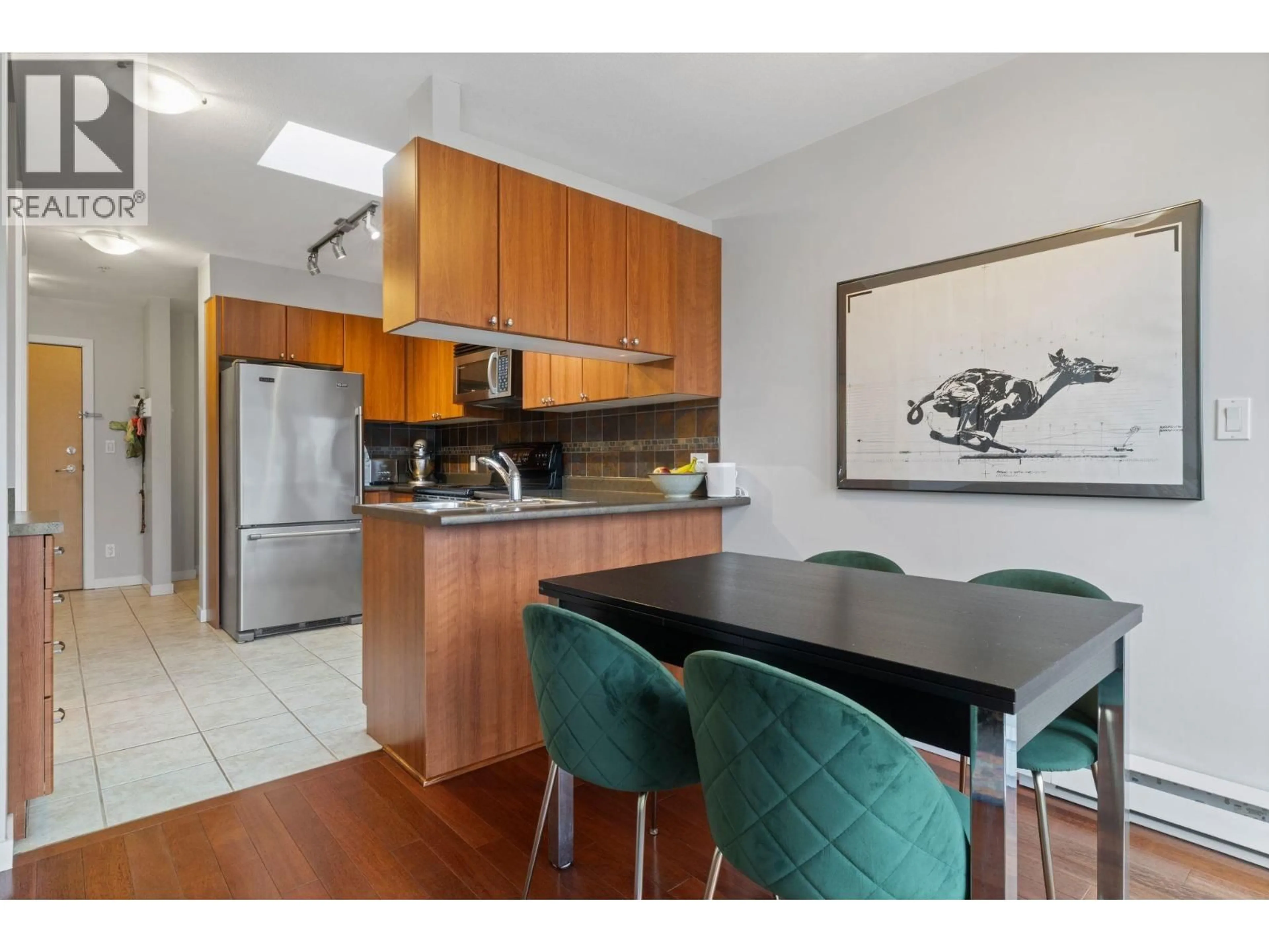 Standard kitchen, unknown for 412 - 2891 HASTINGS STREET, Vancouver British Columbia V5K5J8