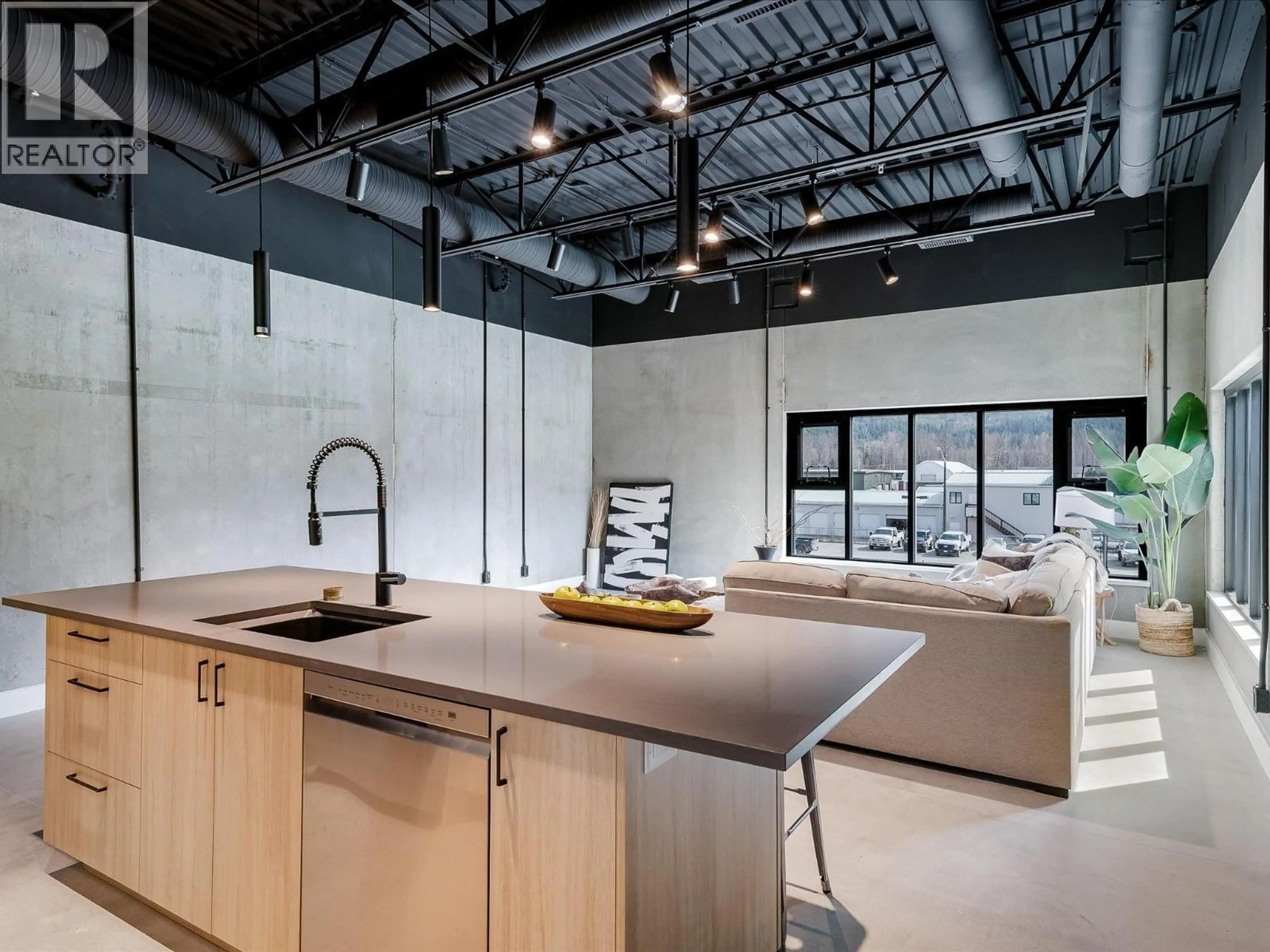 Contemporary kitchen, cement floor for 24 - 7342 INDUSTRIAL WAY, Pemberton British Columbia V0N2L0