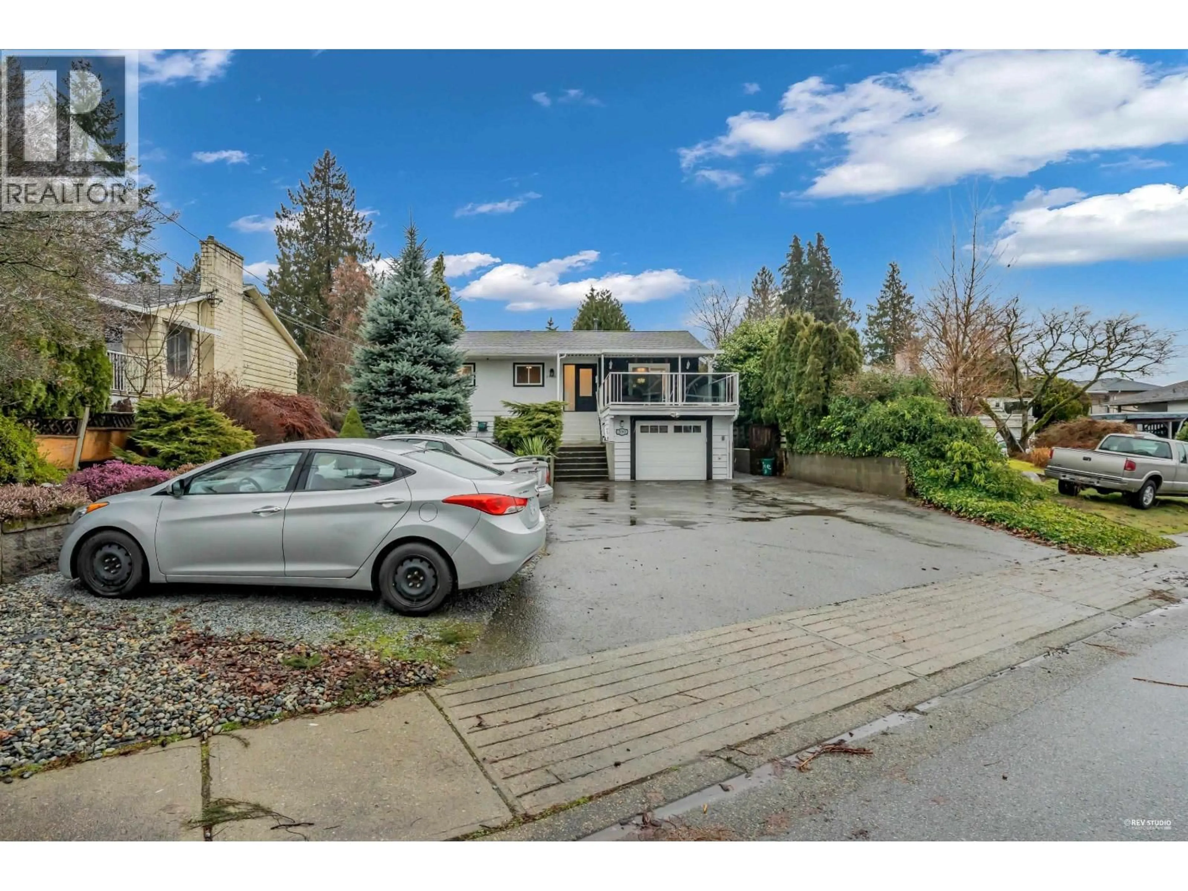 A pic from outside/outdoor area/front of a property/back of a property/a pic from drone, street for 2093 CONCORD AVENUE, Coquitlam British Columbia V3K1K4