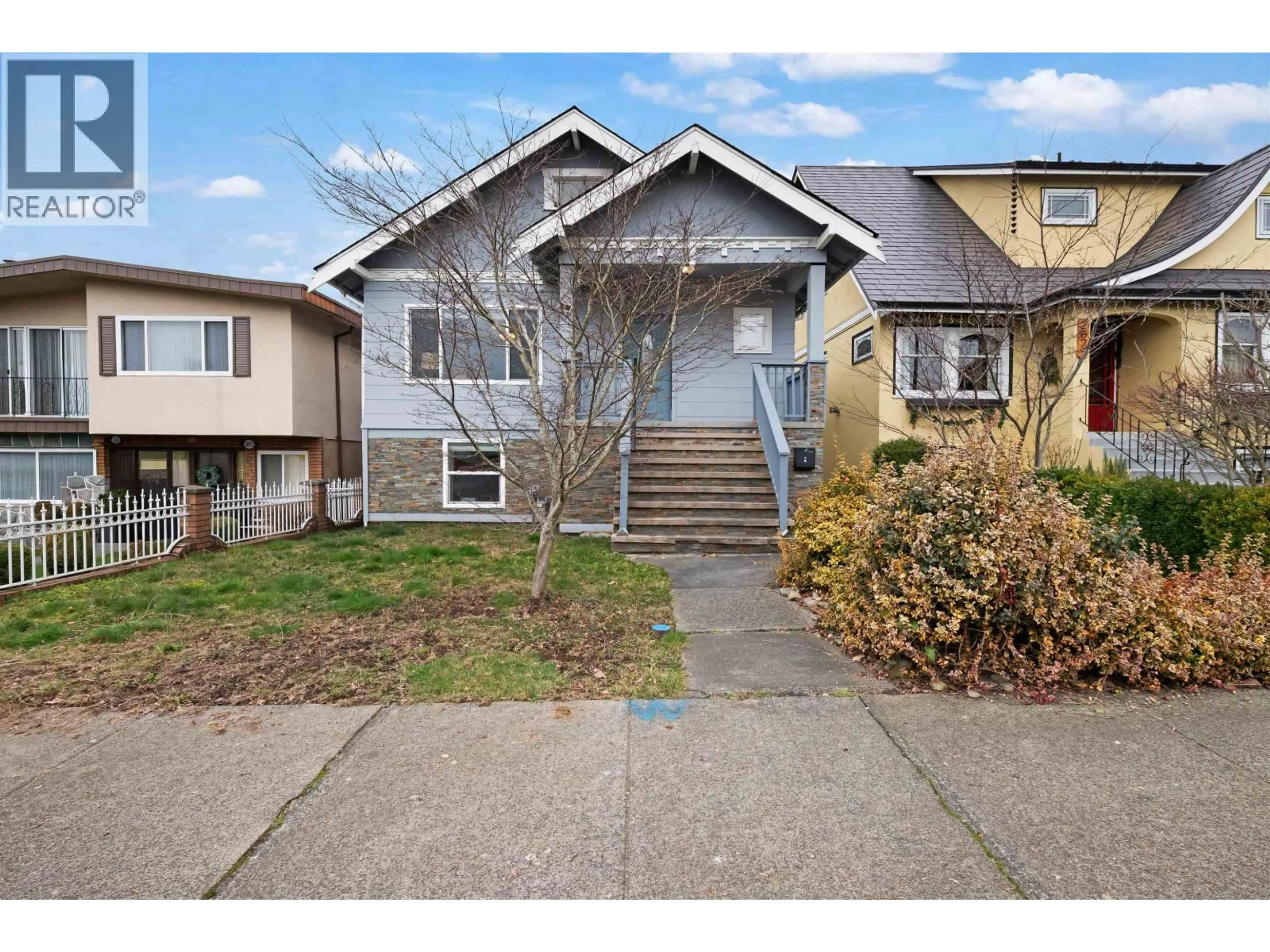 Home with vinyl exterior material, street for 2675 DUNDAS STREET, Vancouver British Columbia V5K1R1