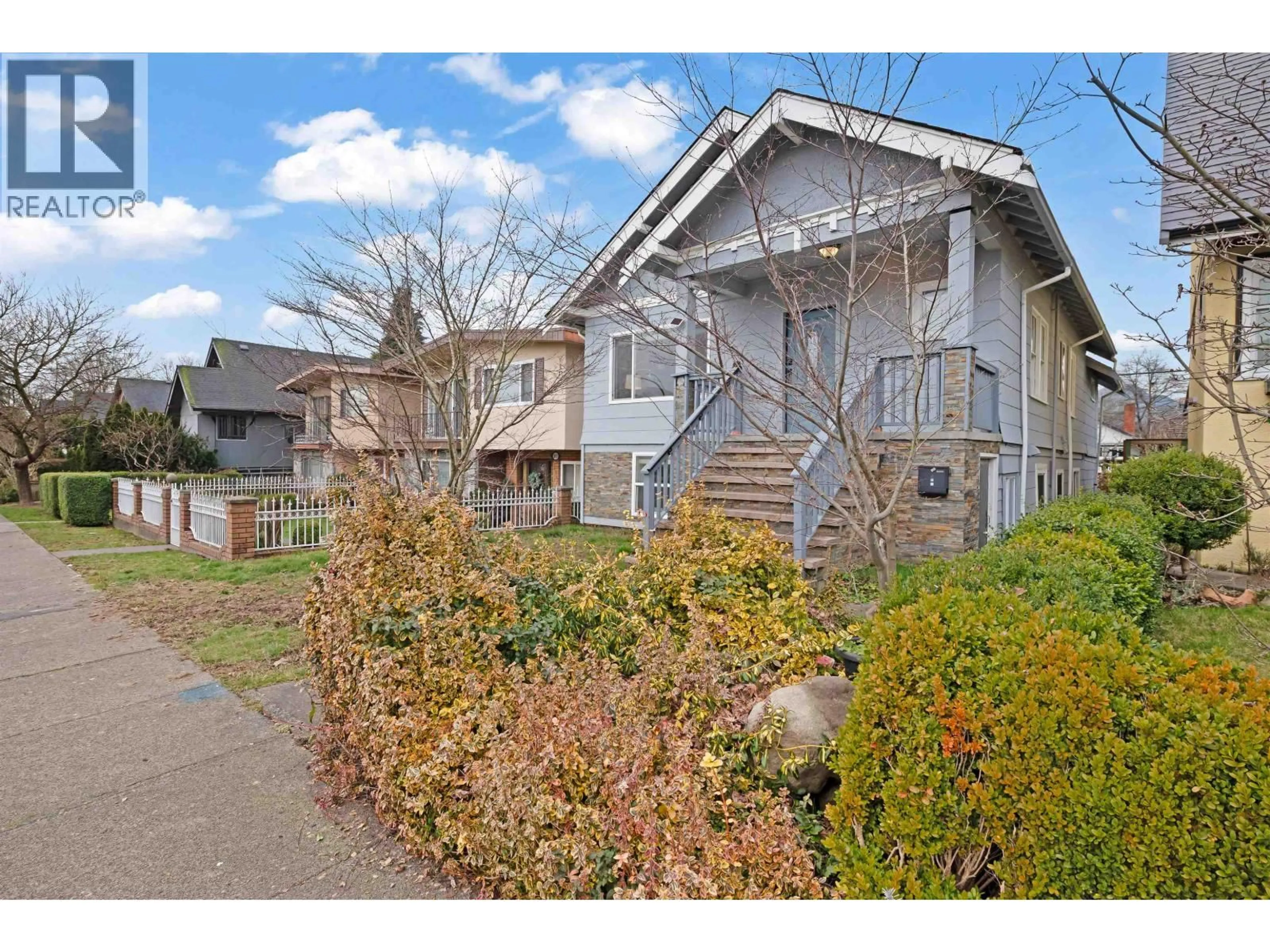 Unknown for 2675 DUNDAS STREET, Vancouver British Columbia V5K1R1