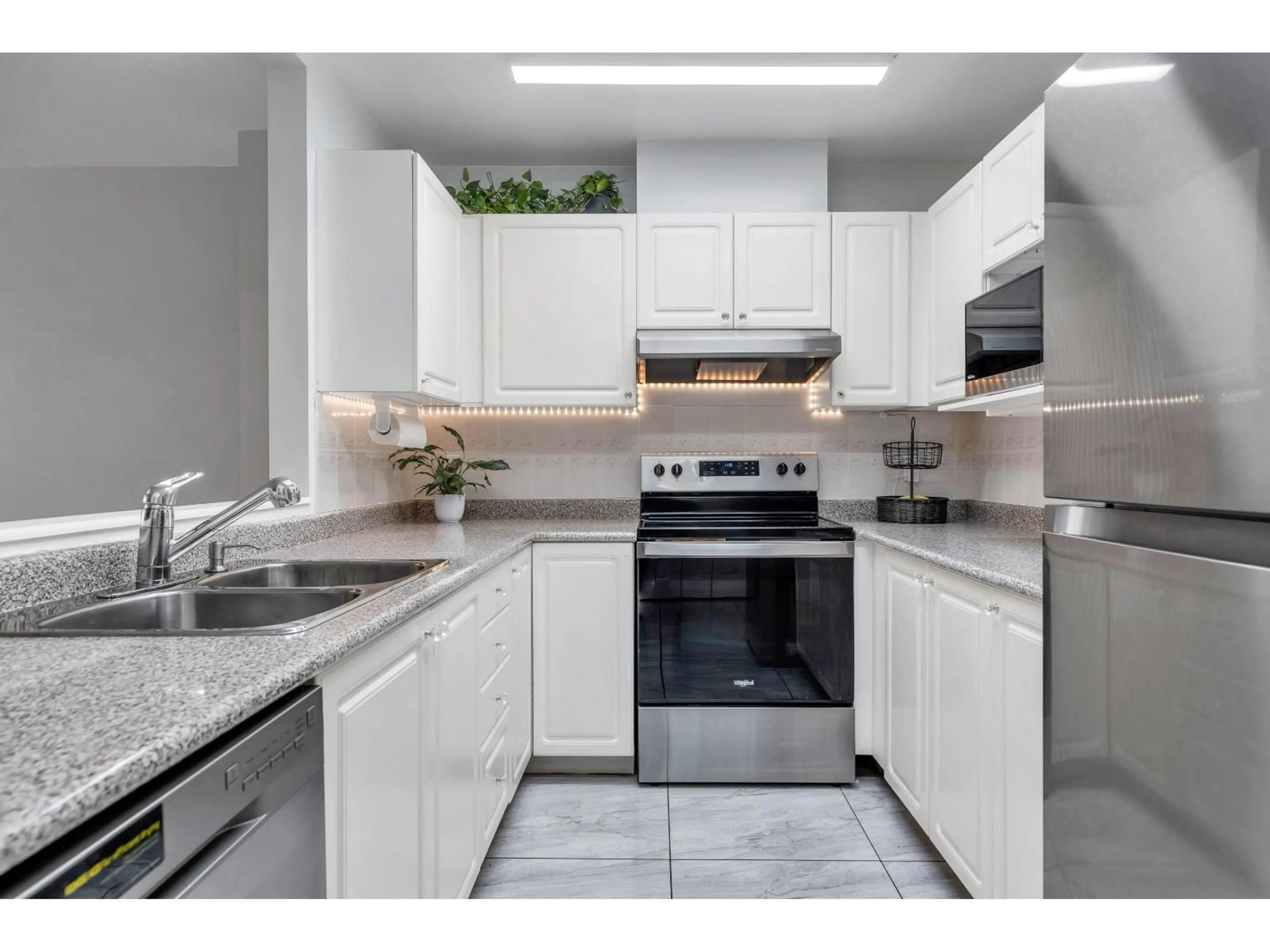 Standard kitchen, ceramic/tile floor for 312 - 9763 140 STREET, Surrey British Columbia V3T4M4