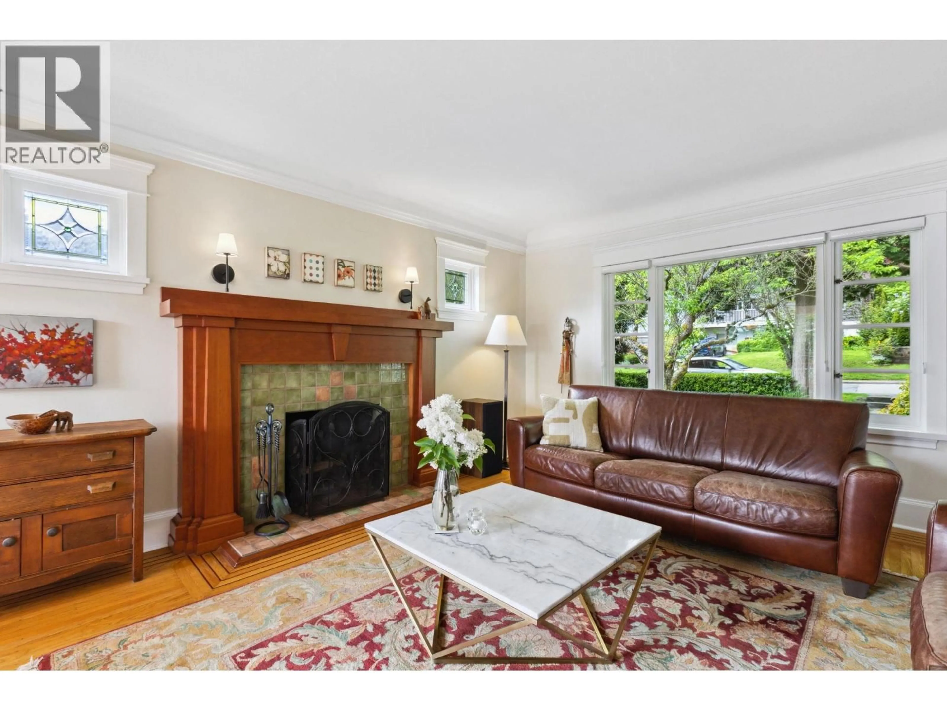 Living room with furniture, unknown for 349 24TH STREET, North Vancouver British Columbia V7L3E9