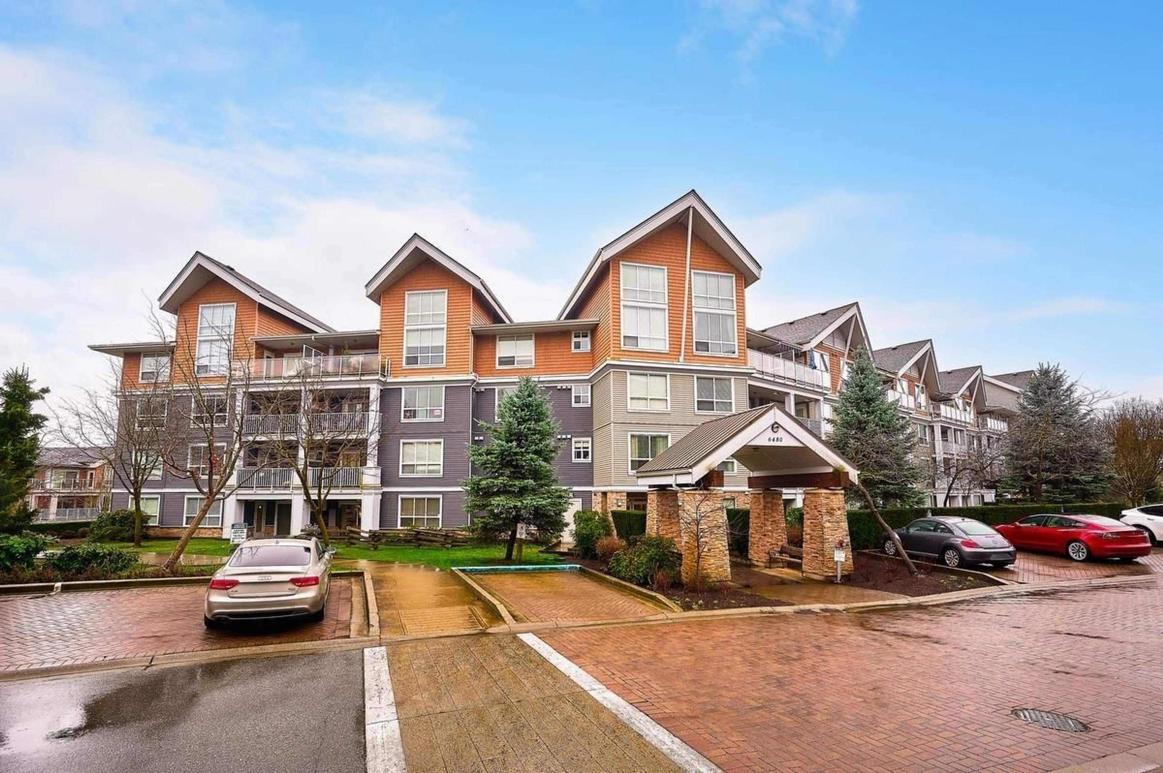 Unknown for 117 - 6480 194 STREET, Surrey British Columbia V4N6J9