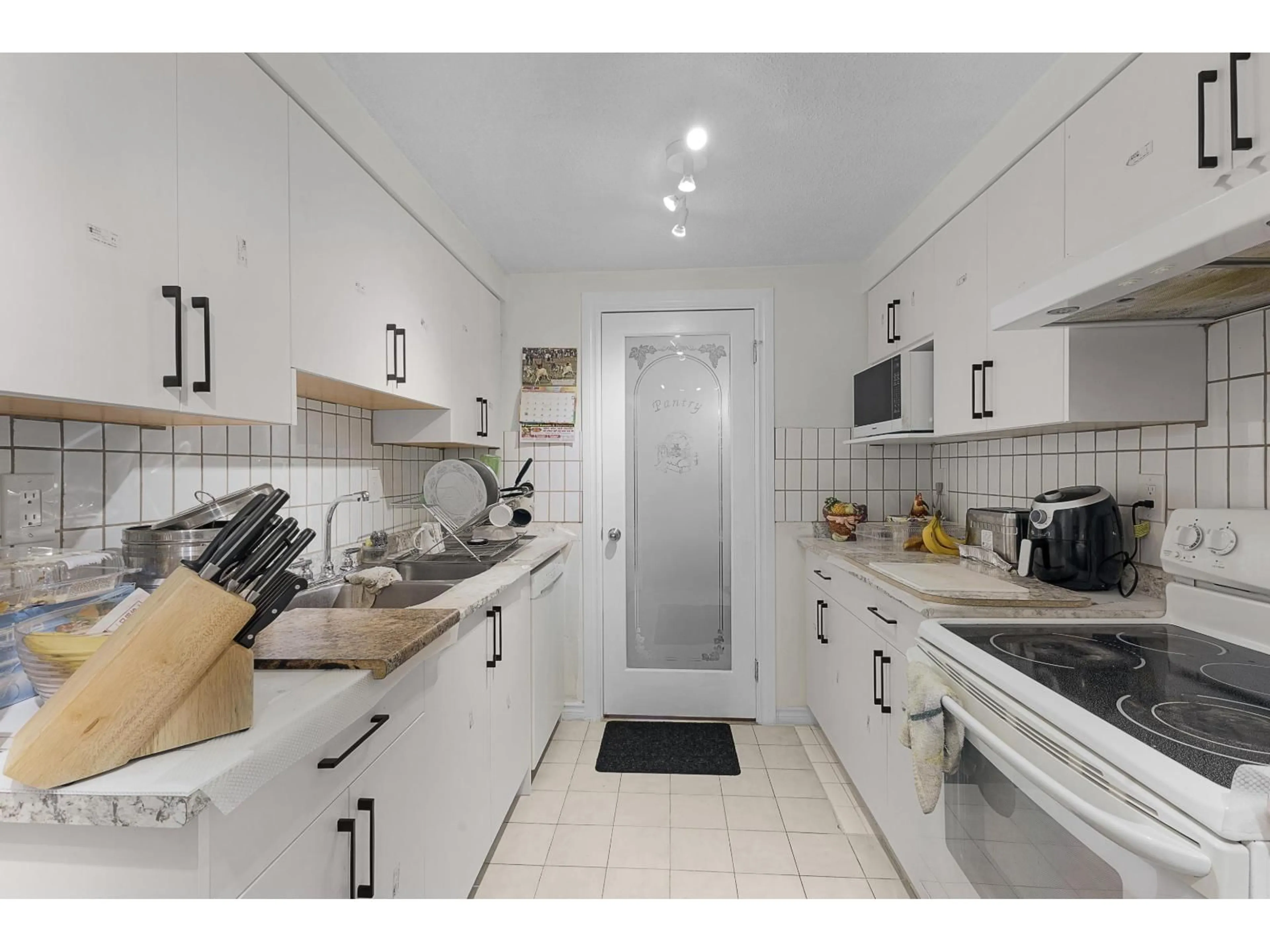 Standard kitchen, unknown for 146 - 7470 138 STREET, Surrey British Columbia V3W6G4