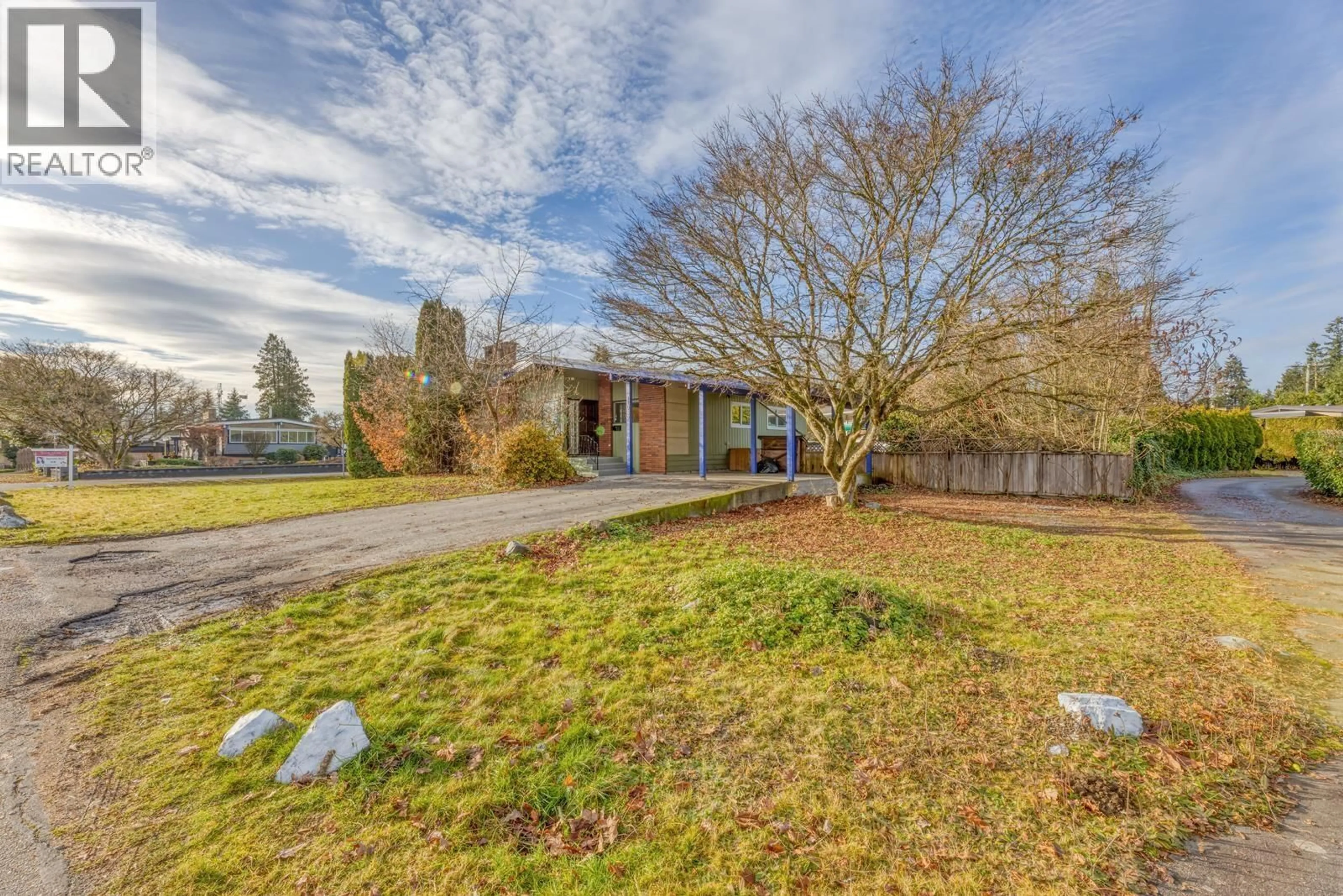 A pic from outside/outdoor area/front of a property/back of a property/a pic from drone, unknown for 11939 DOVER STREET, Maple Ridge British Columbia V2X5P6