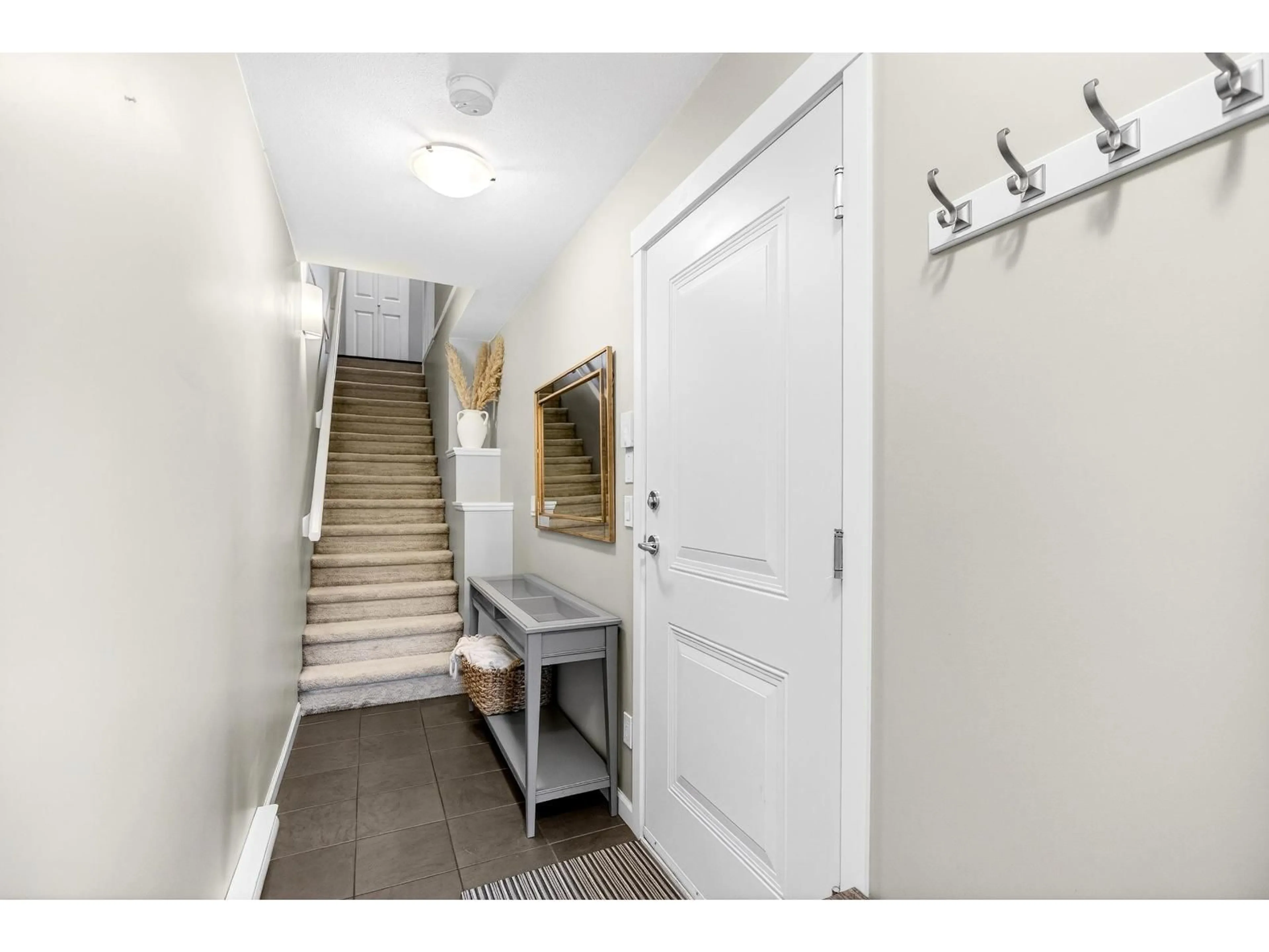 Indoor entryway for 44 - 19505 68A AVENUE, Surrey British Columbia V4N6K3