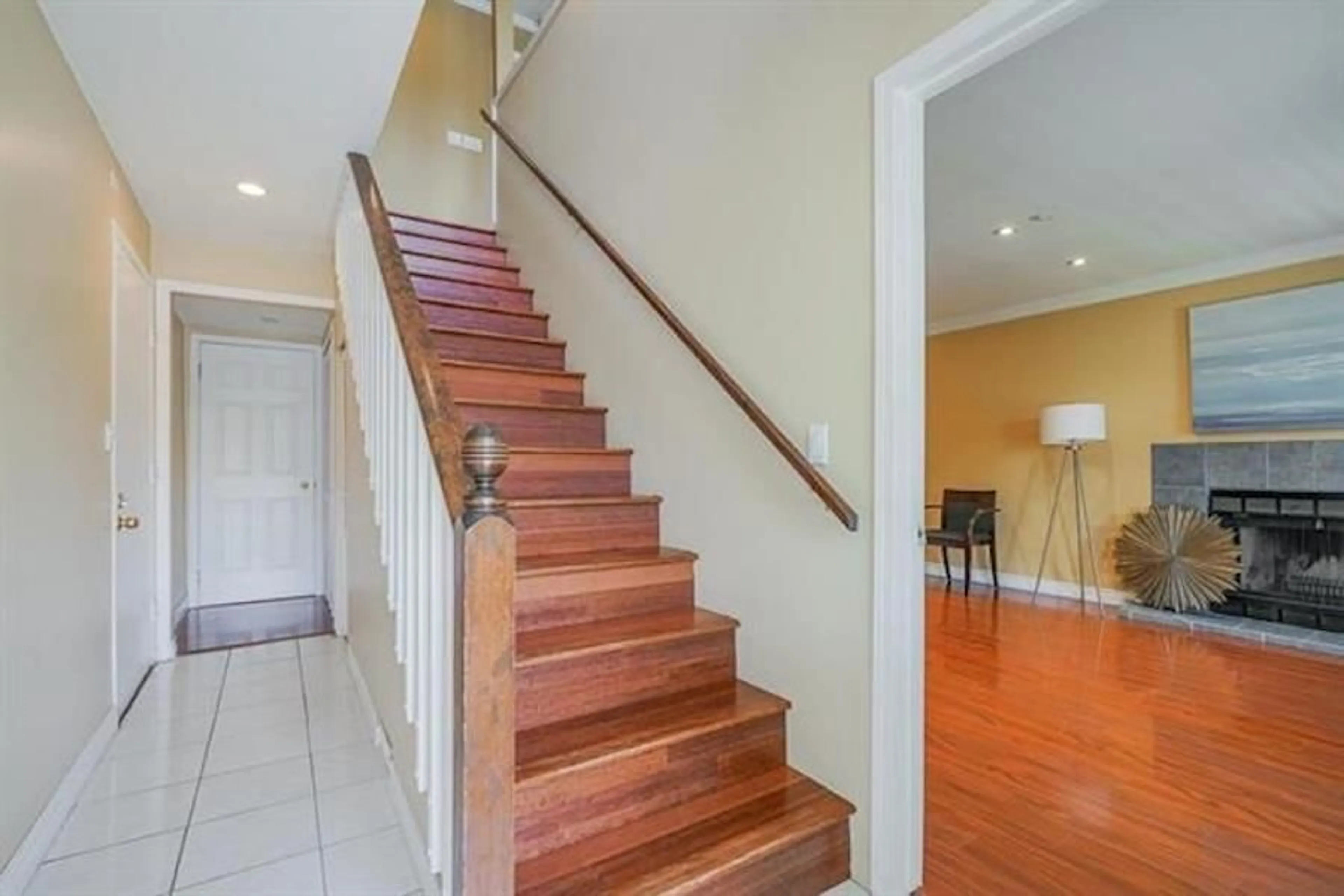 Stairs for 14751 89A AVENUE, Surrey British Columbia V3R7Z9