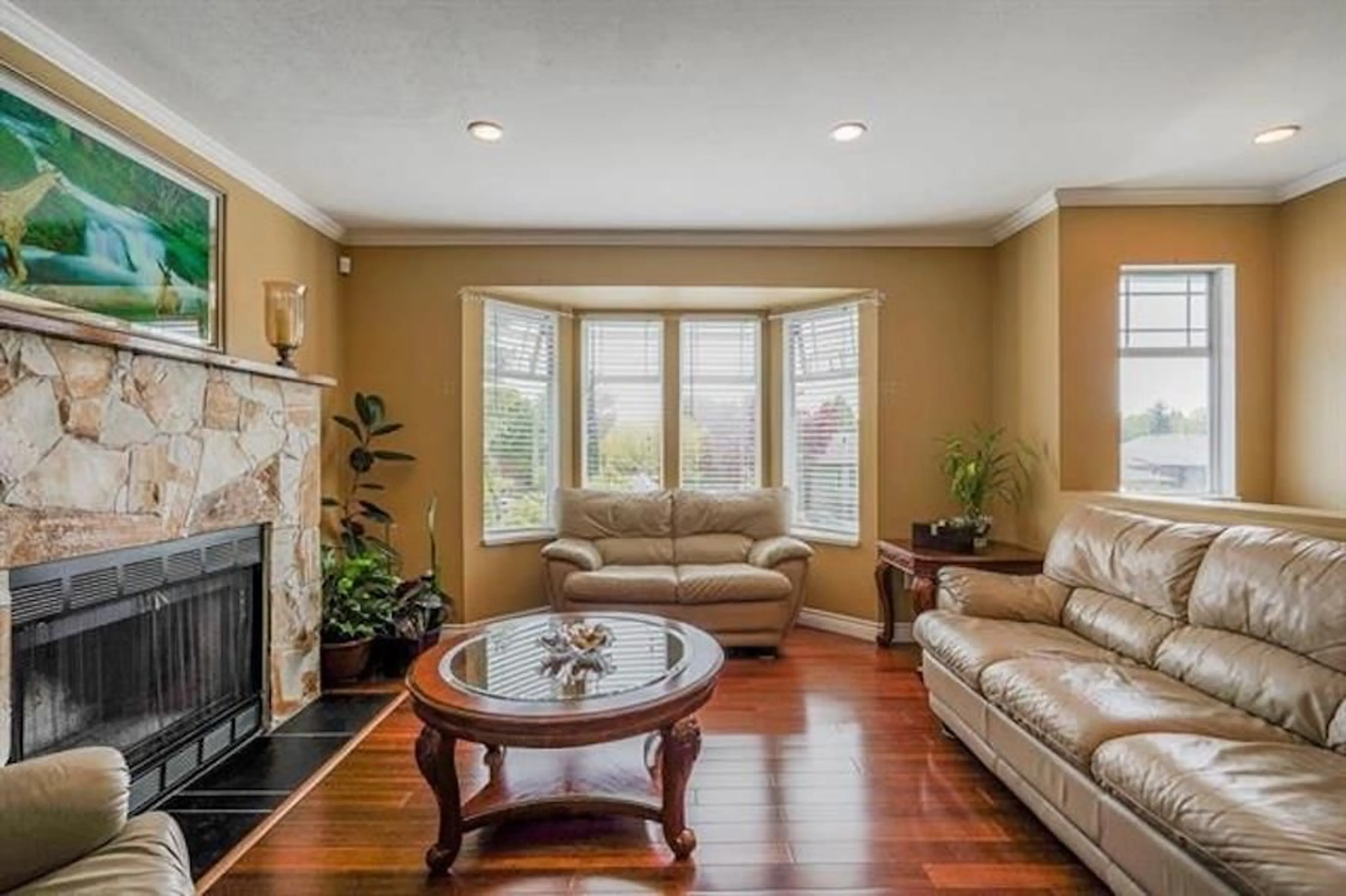 Living room with furniture, unknown for 14751 89A AVENUE, Surrey British Columbia V3R7Z9