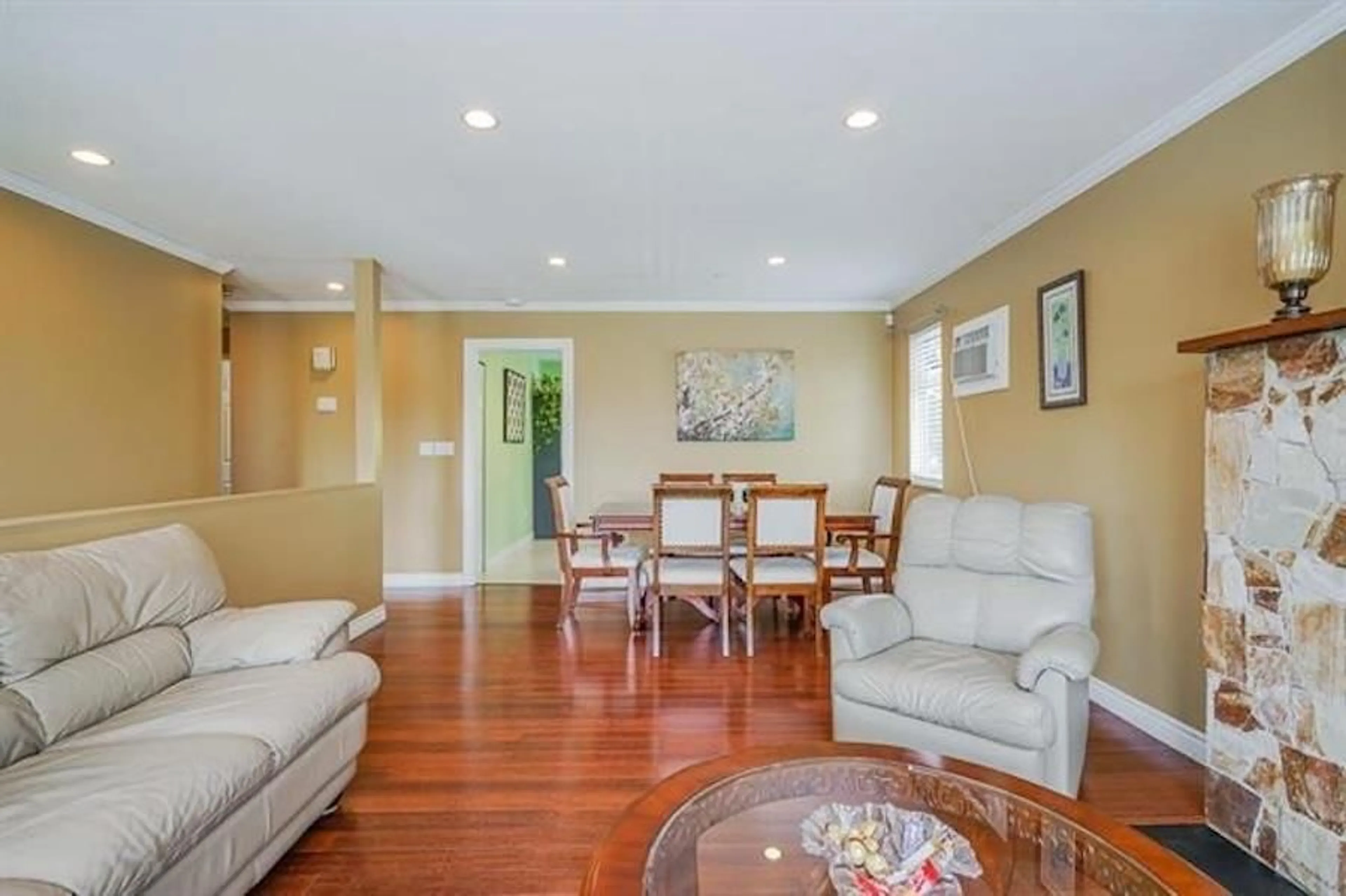 Living room with furniture, unknown for 14751 89A AVENUE, Surrey British Columbia V3R7Z9