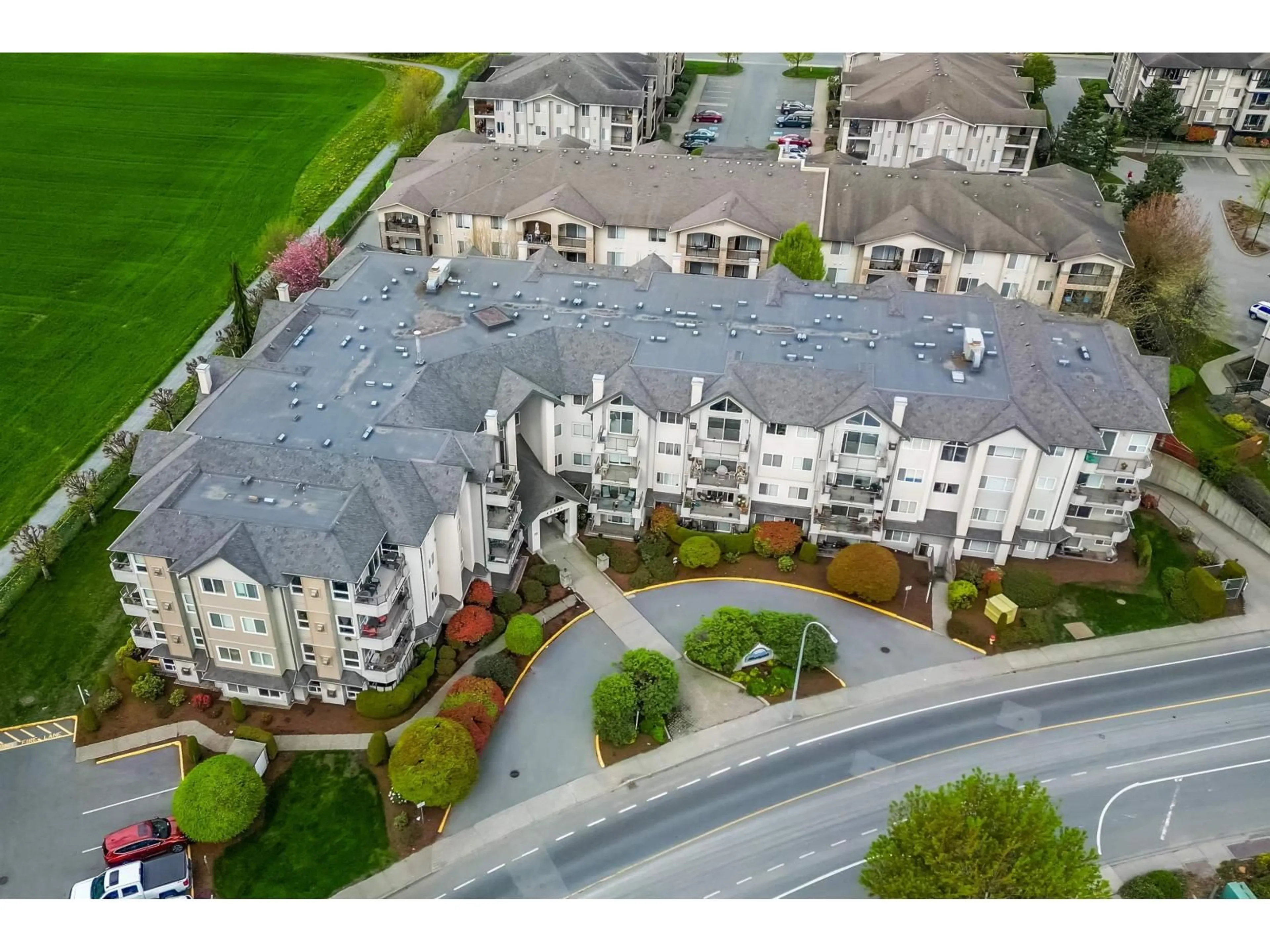 A pic from outside/outdoor area/front of a property/back of a property/a pic from drone, unknown for 108 - 45520 KNIGHT ROAD, Chilliwack British Columbia V2R3Z2