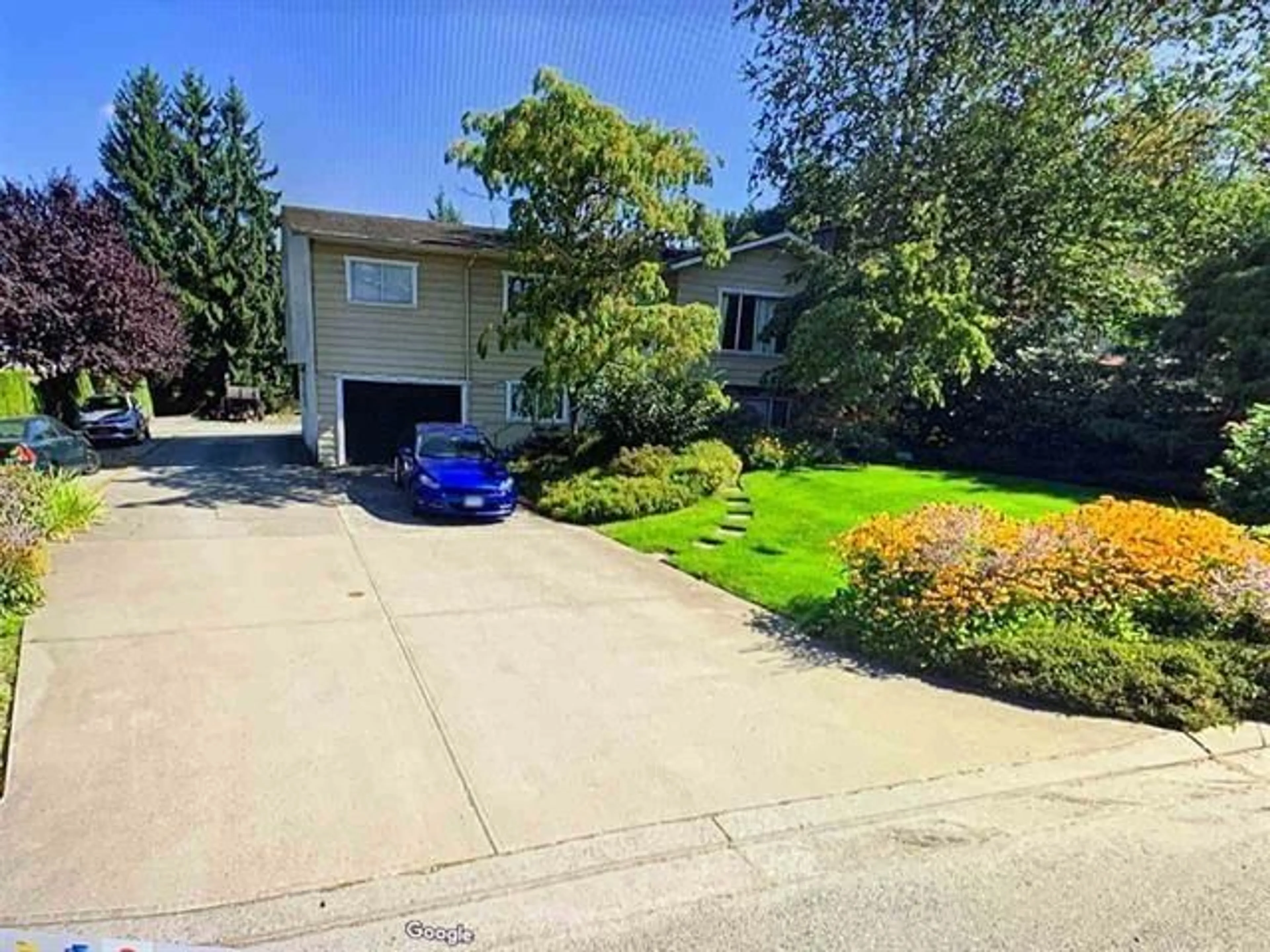 A pic from outside/outdoor area/front of a property/back of a property/a pic from drone, street for 3190 BABICH STREET, Abbotsford British Columbia V2S6C5
