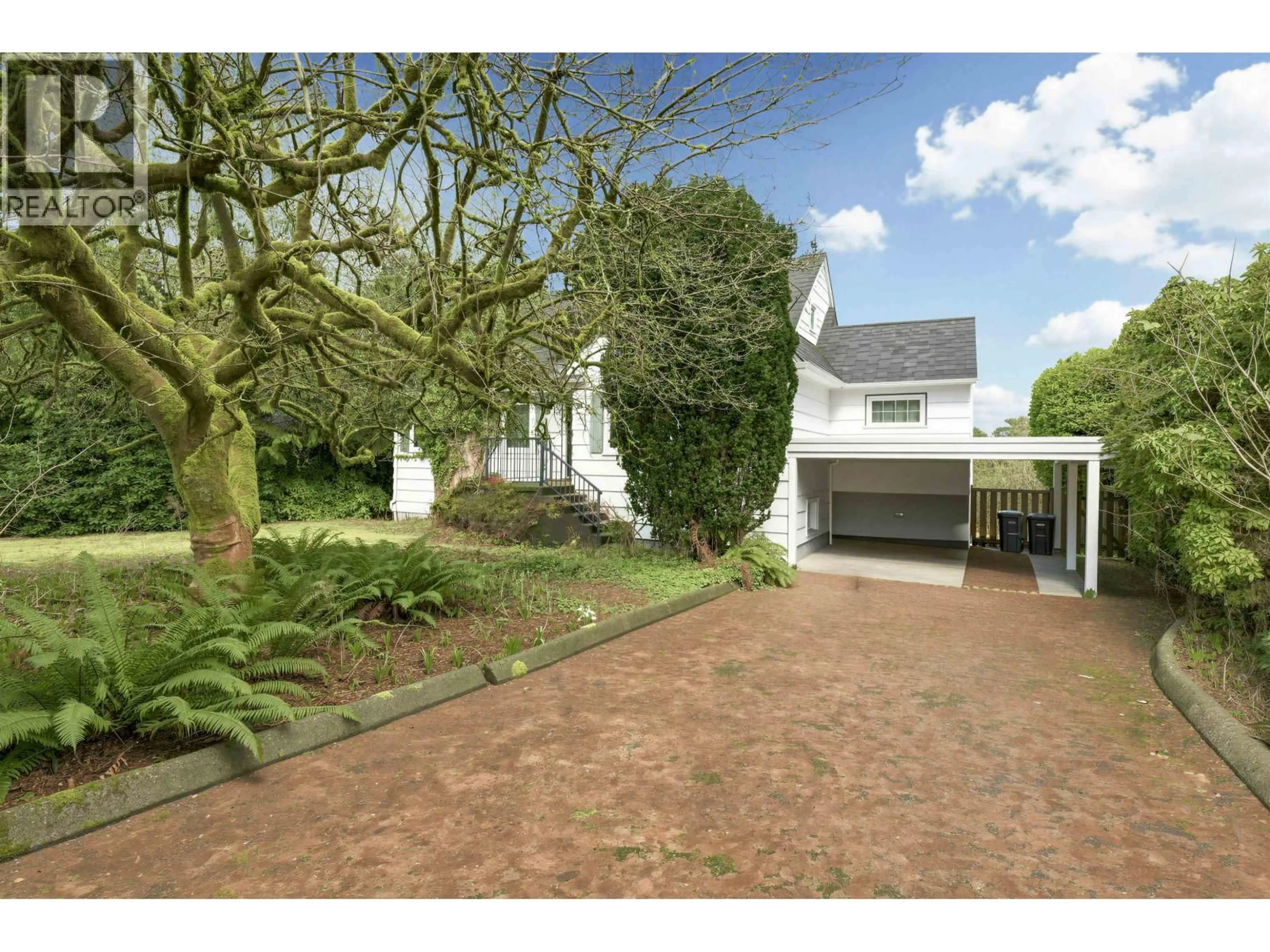 A pic from outside/outdoor area/front of a property/back of a property/a pic from drone, street for 6809 ARBUTUS STREET, Vancouver British Columbia V6P5S6