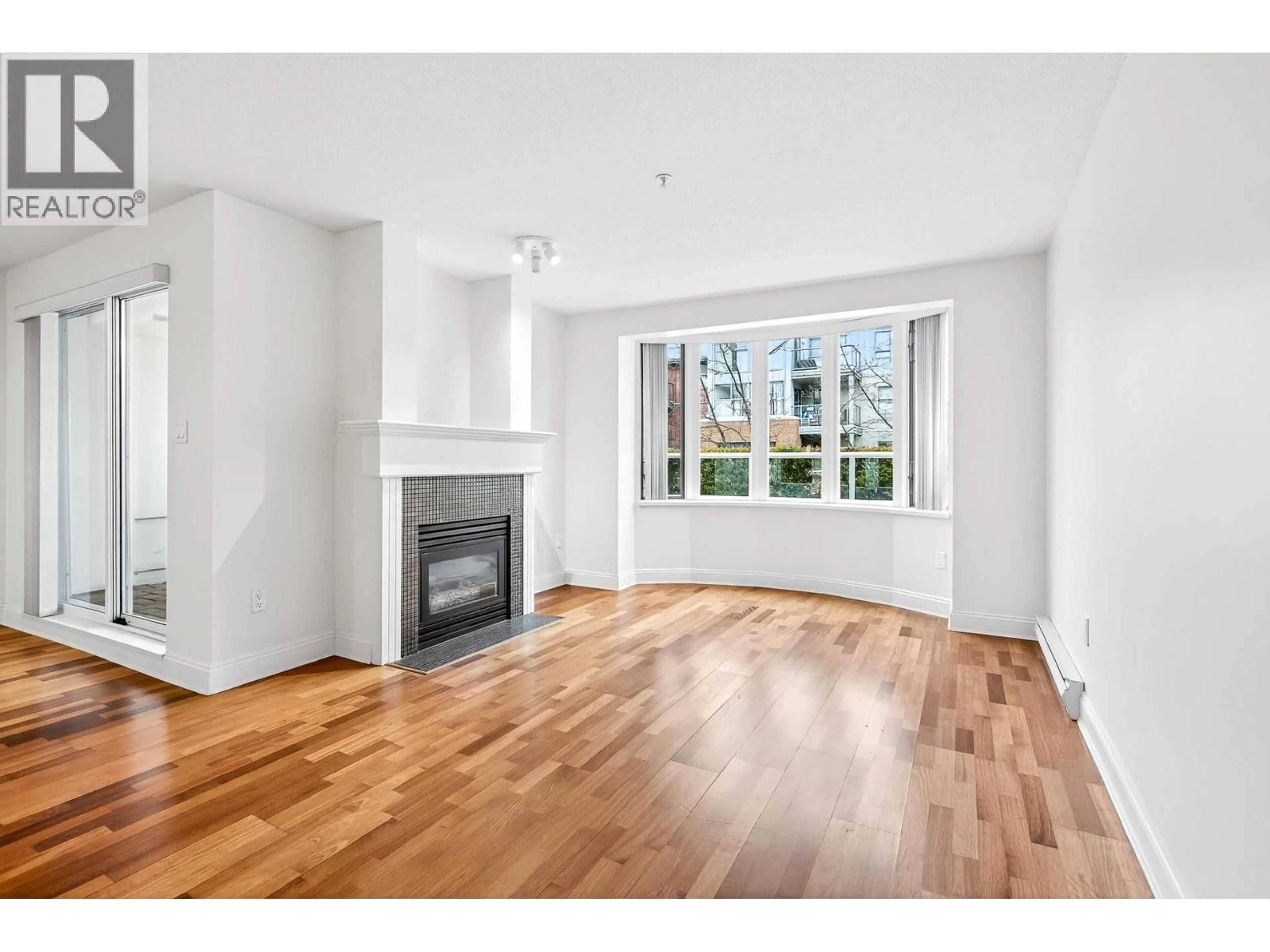 A pic of a room for 213 - 220 NEWPORT DRIVE, Port Moody British Columbia V3H5B8