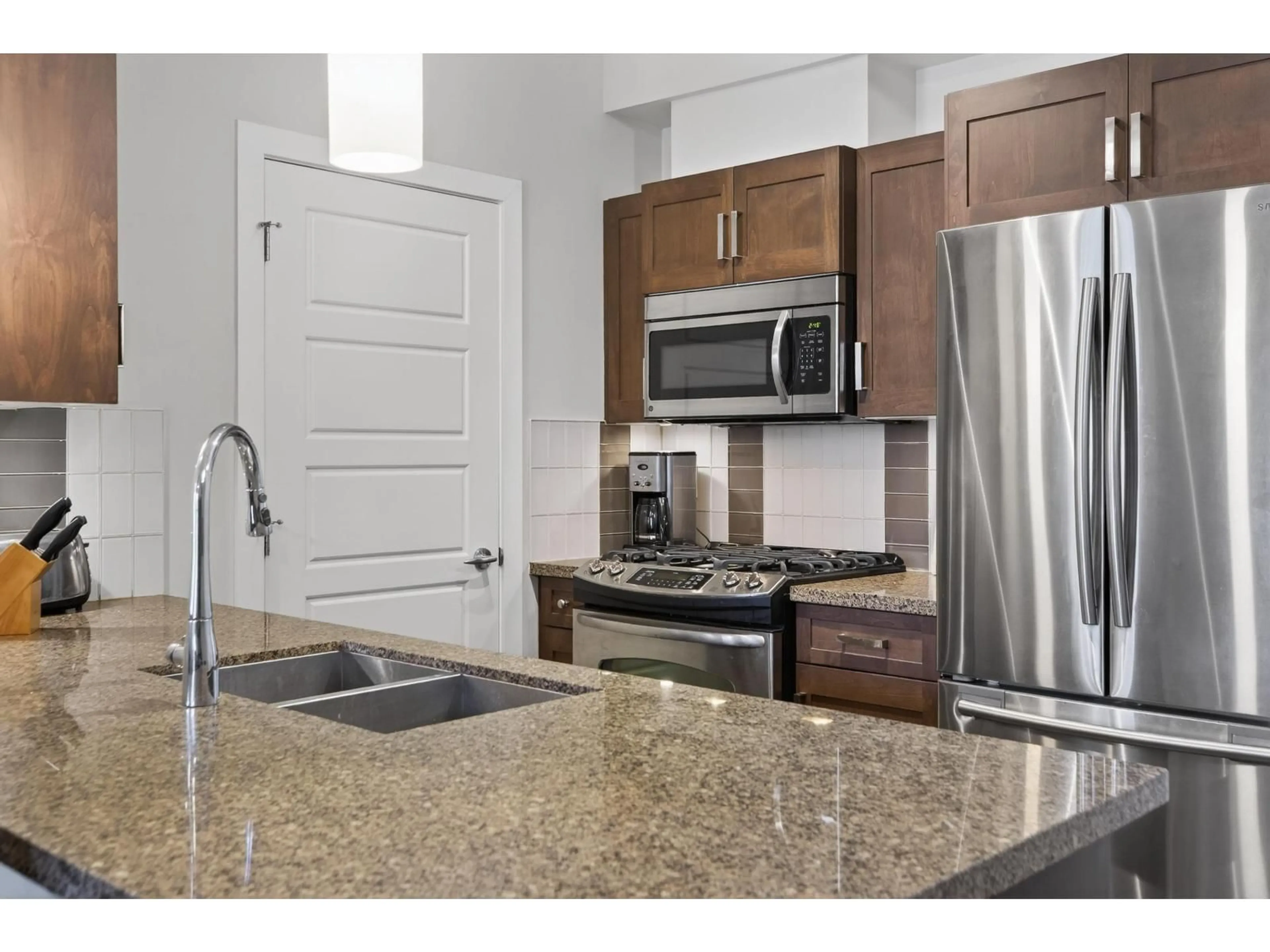 Standard kitchen, unknown for 216 - 20068 FRASER HIGHWAY, Langley British Columbia V3A0H2