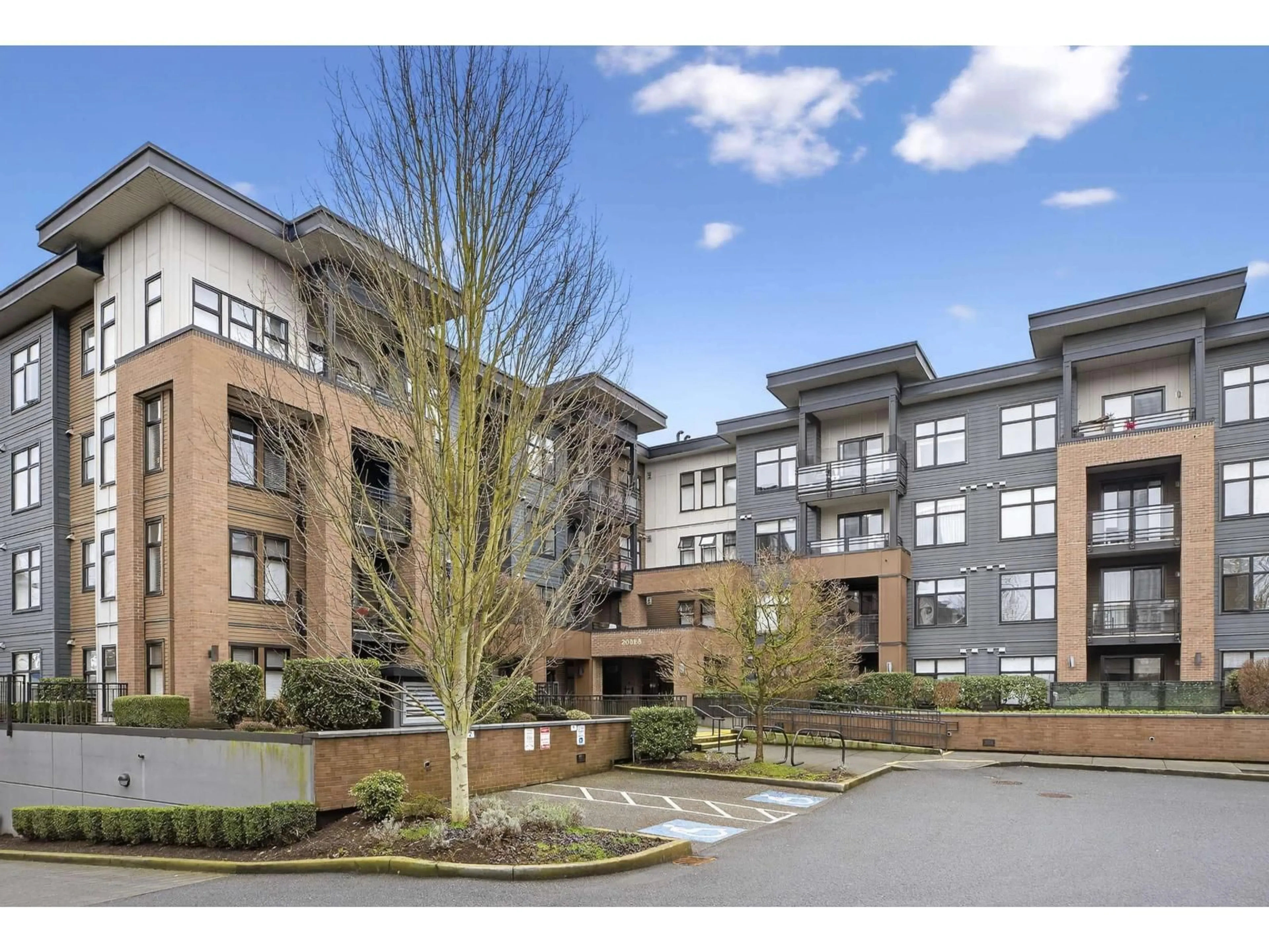 A pic from outside/outdoor area/front of a property/back of a property/a pic from drone, unknown for 216 - 20068 FRASER HIGHWAY, Langley British Columbia V3A0H2