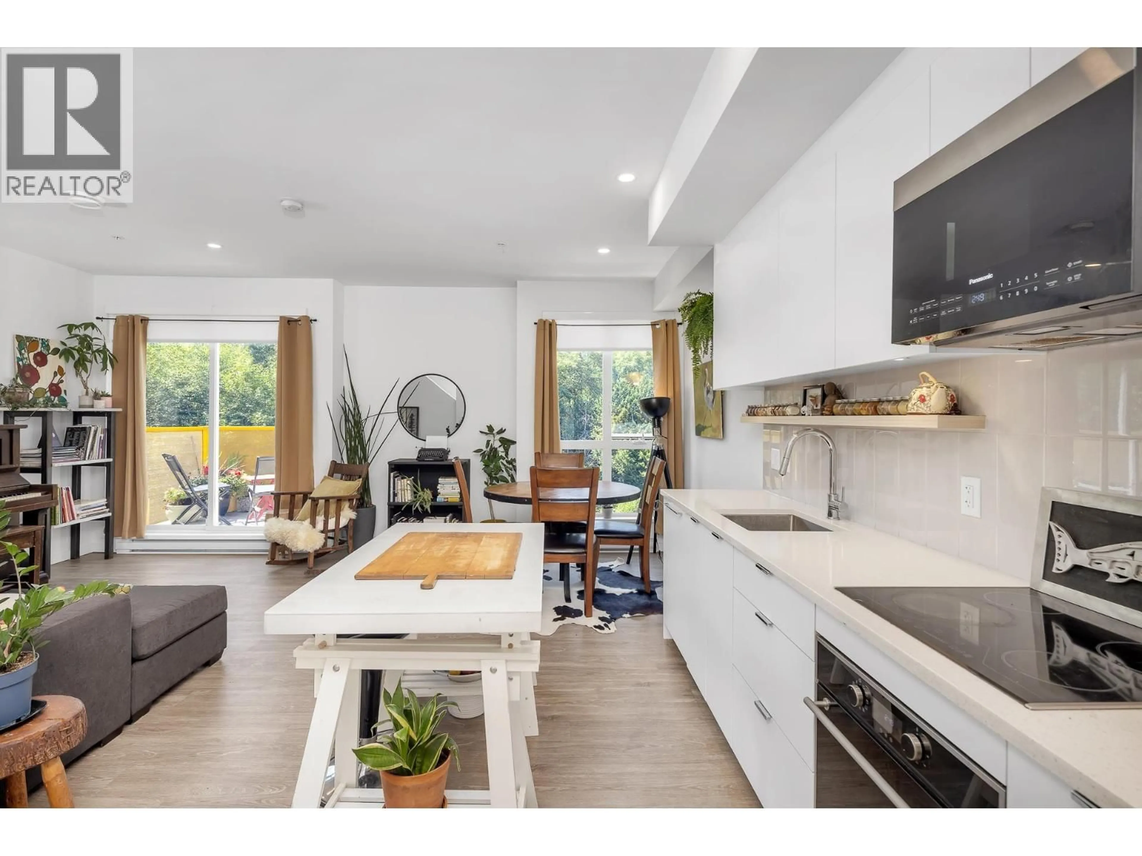 Open concept kitchen, unknown for 301 - 37762 THIRD AVENUE, Squamish British Columbia V8B1C3