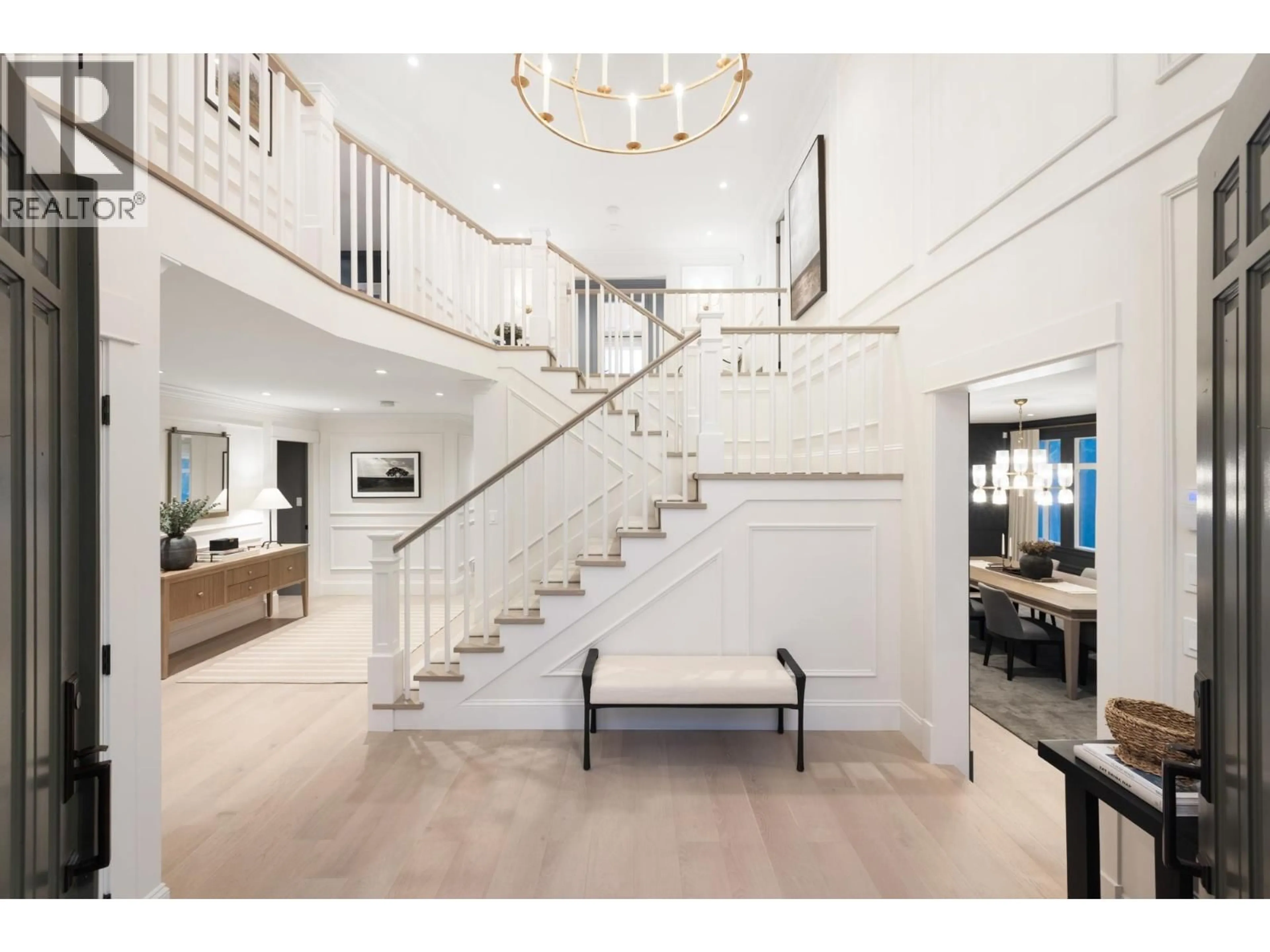 Indoor foyer for 5450 MARINE DRIVE, West Vancouver British Columbia V7W2R2