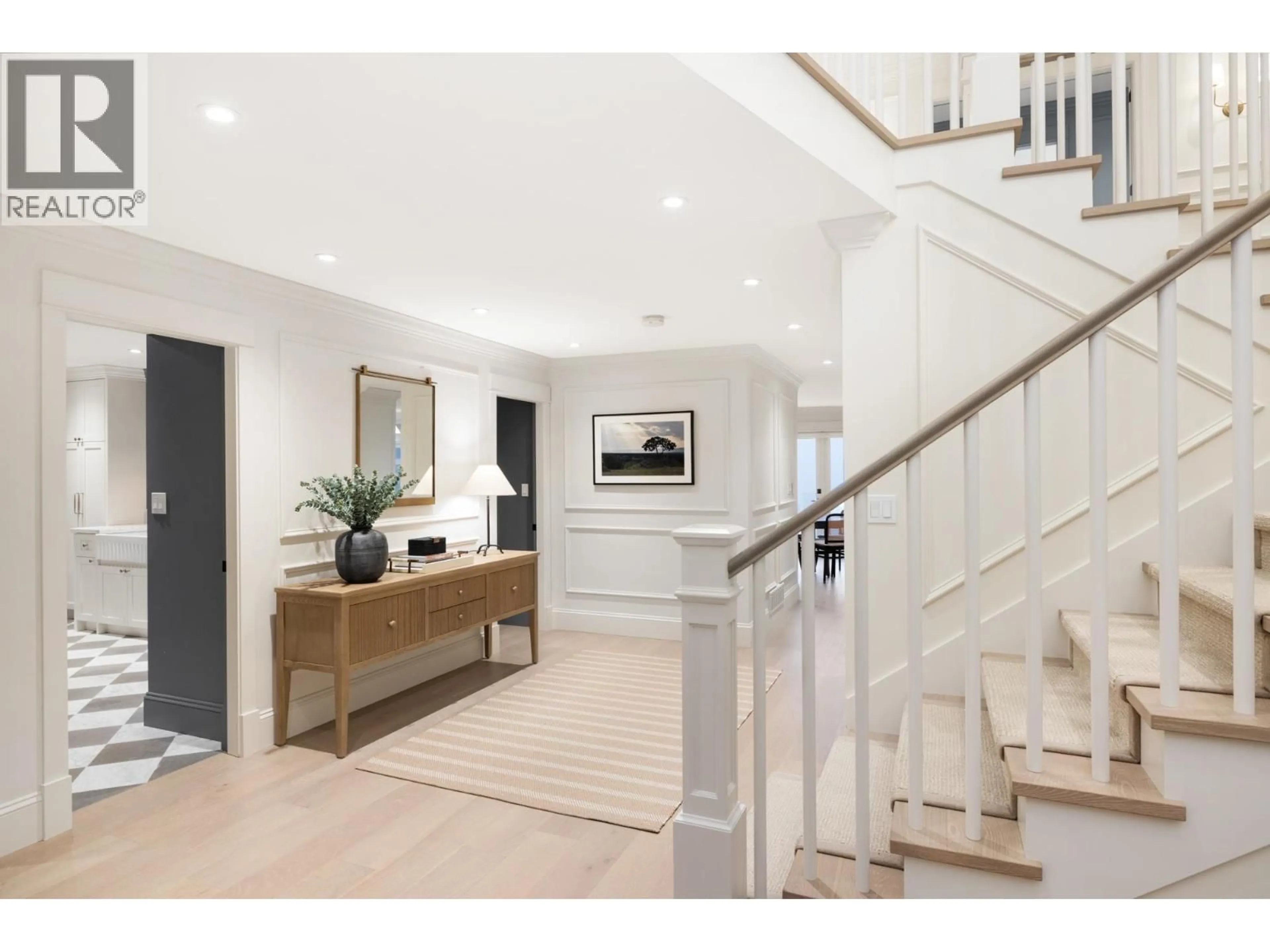 Indoor entryway for 5450 MARINE DRIVE, West Vancouver British Columbia V7W2R2