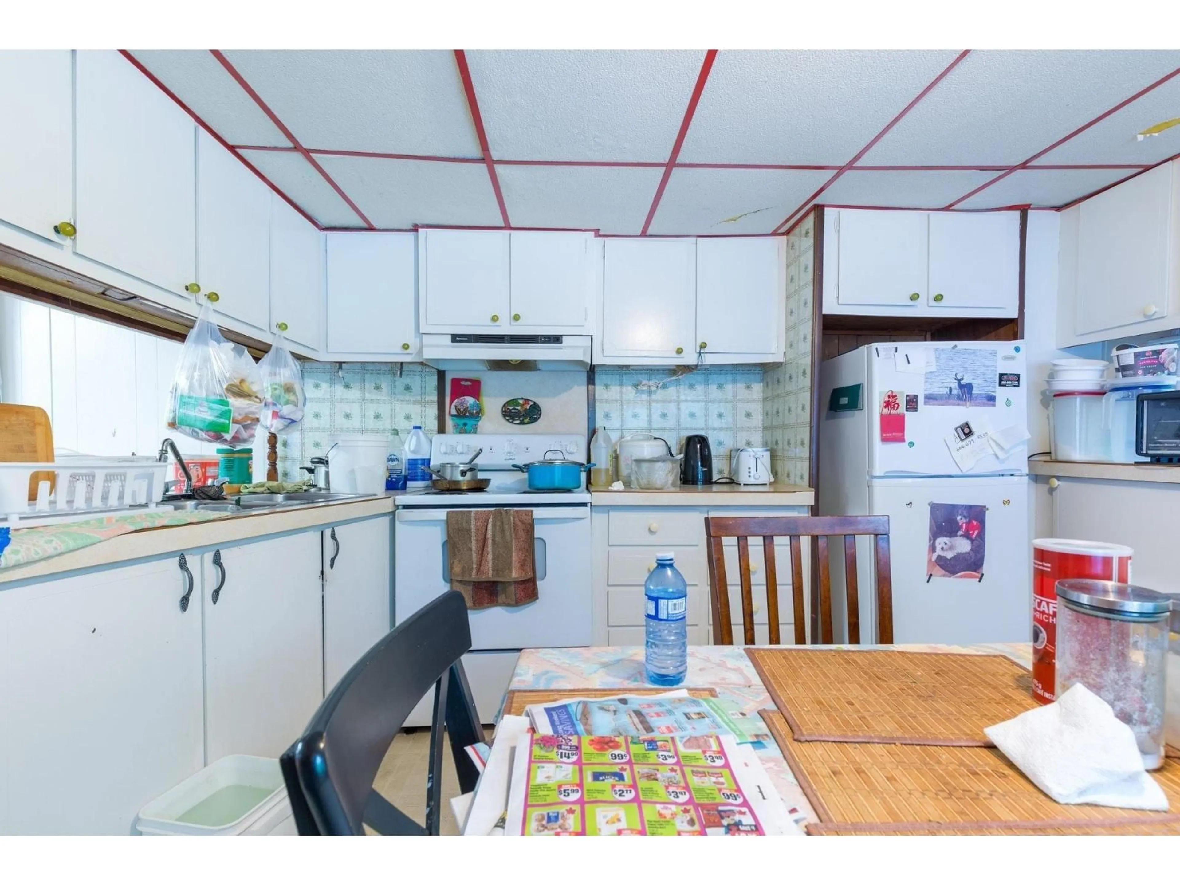 Standard kitchen, wood/laminate floor for 31 - 8266 KING GEORGE BOULEVARD, Surrey British Columbia V3W5C2