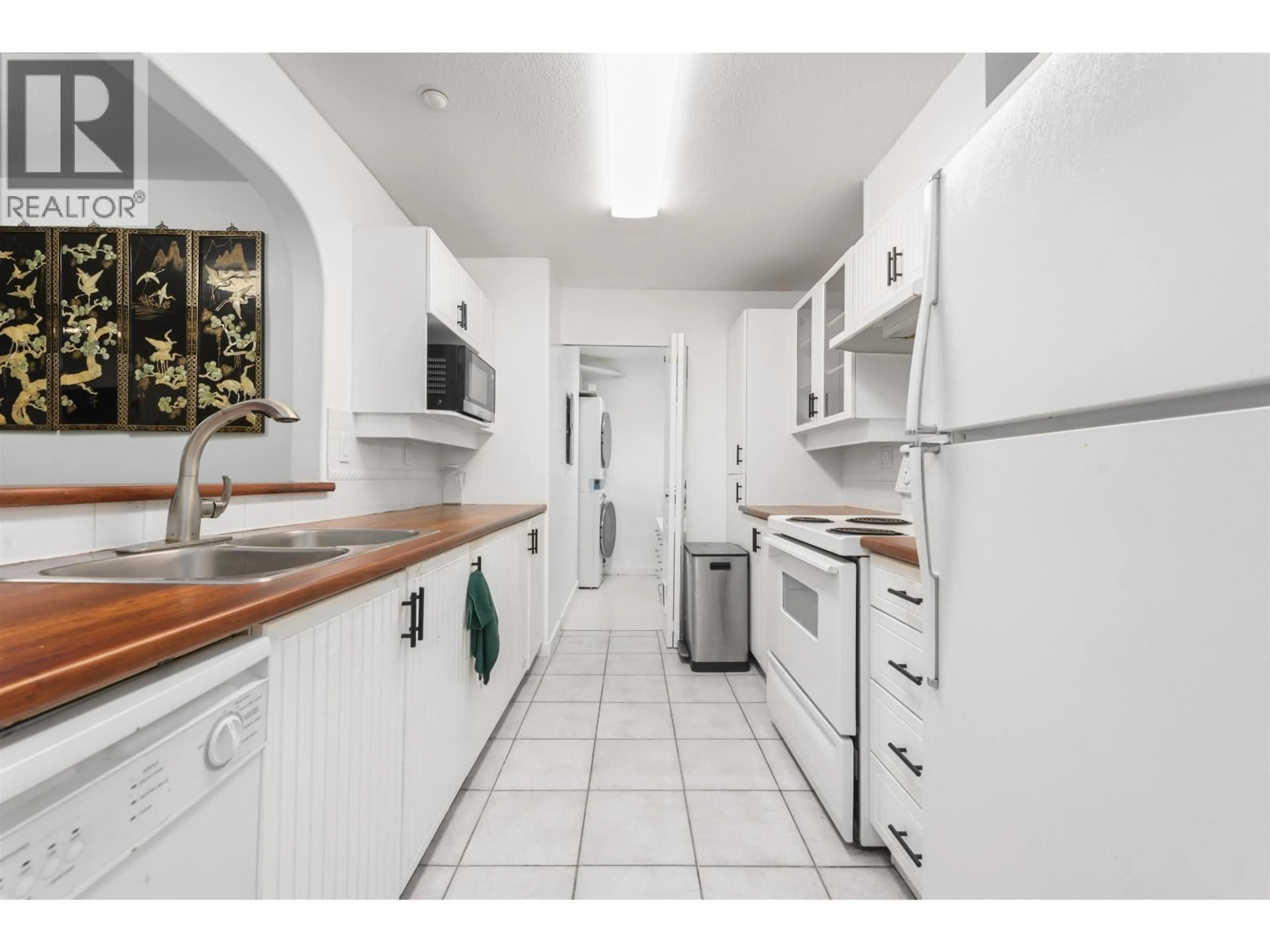 Standard kitchen, unknown for 104 - 12633 NO 2 ROAD, Richmond British Columbia V7E6N5