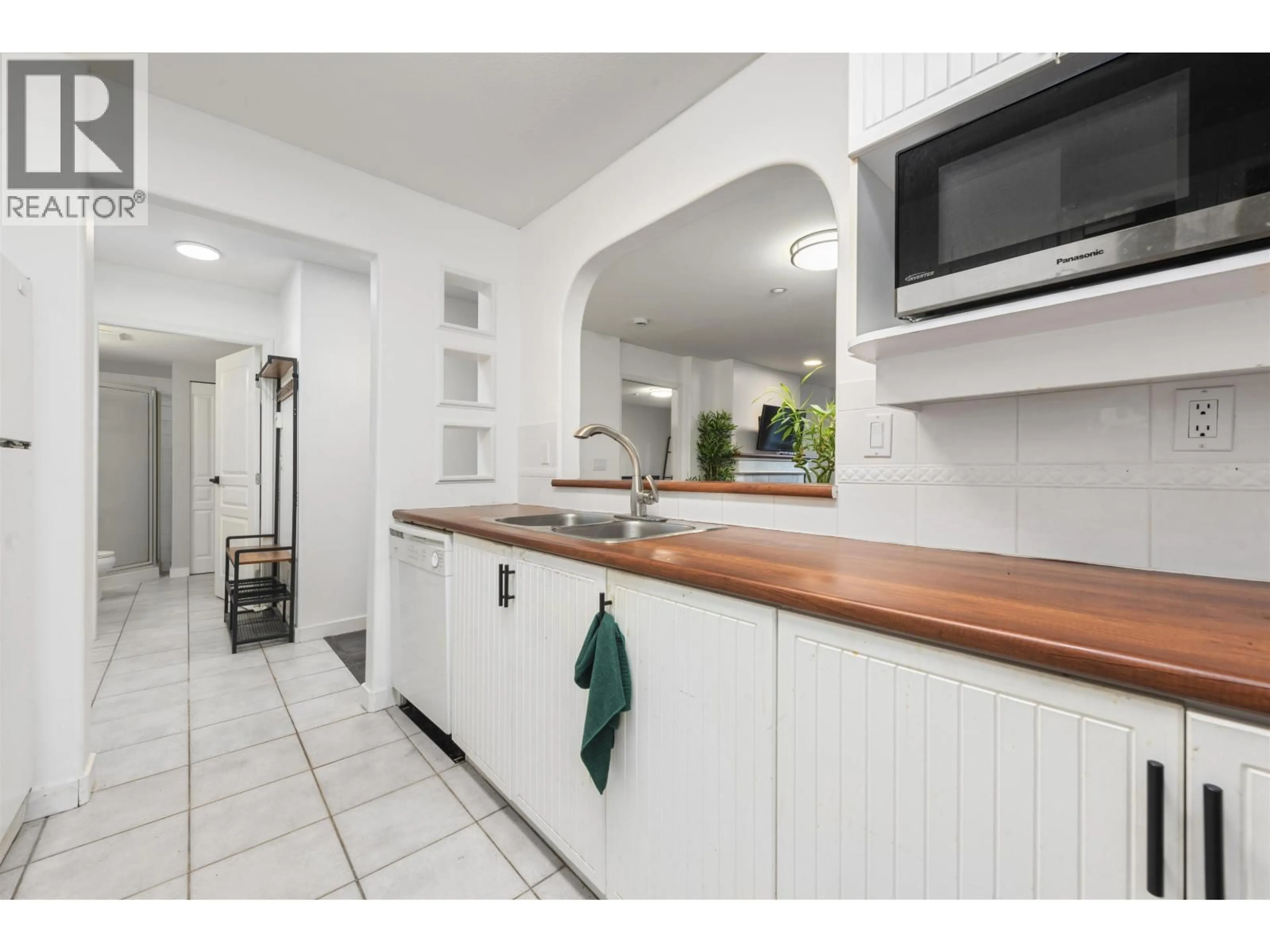 Standard kitchen, unknown for 104 - 12633 NO 2 ROAD, Richmond British Columbia V7E6N5