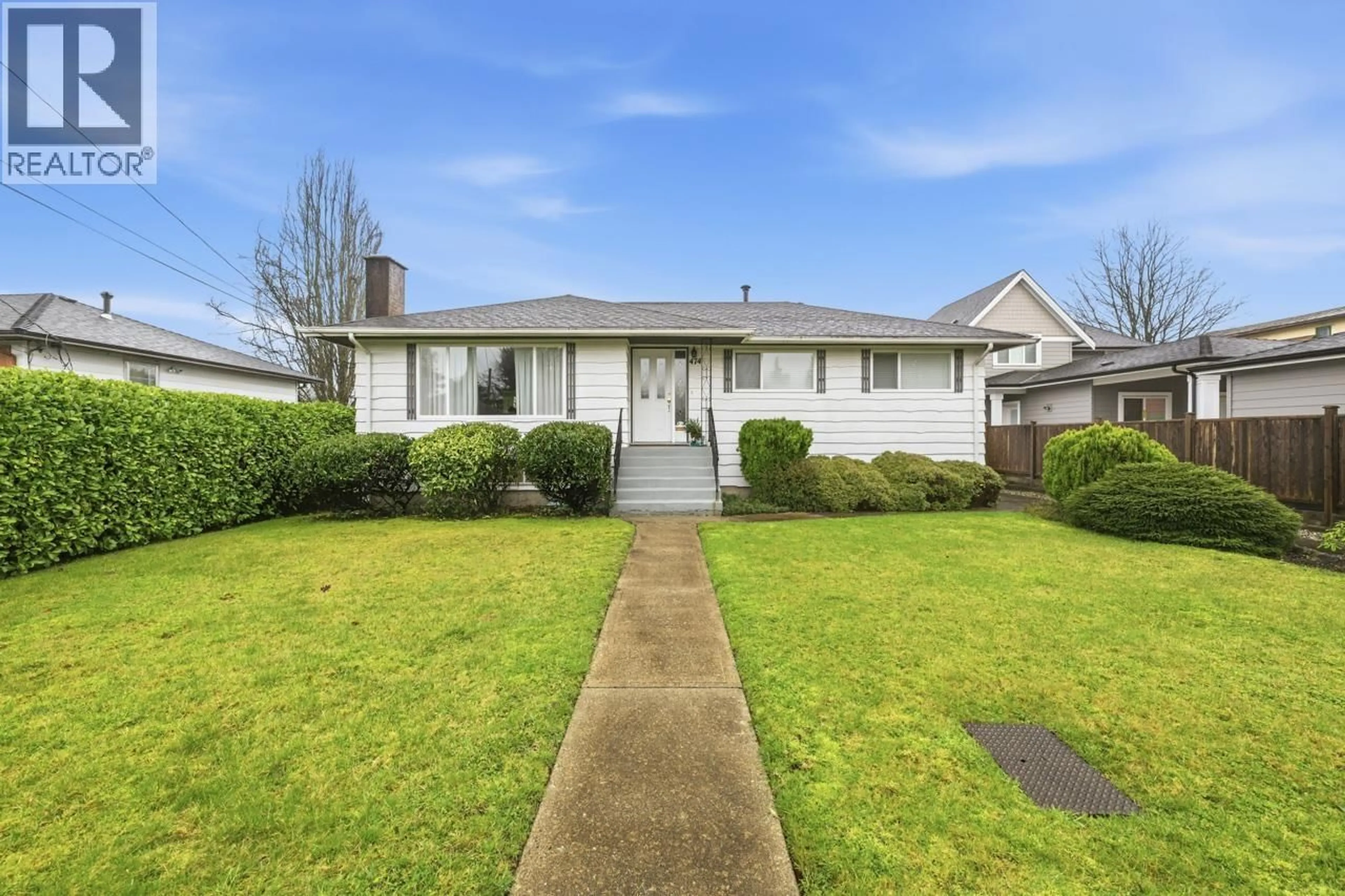 Home with vinyl exterior material, street for 474 DIXON STREET, New Westminster British Columbia V3L3H5